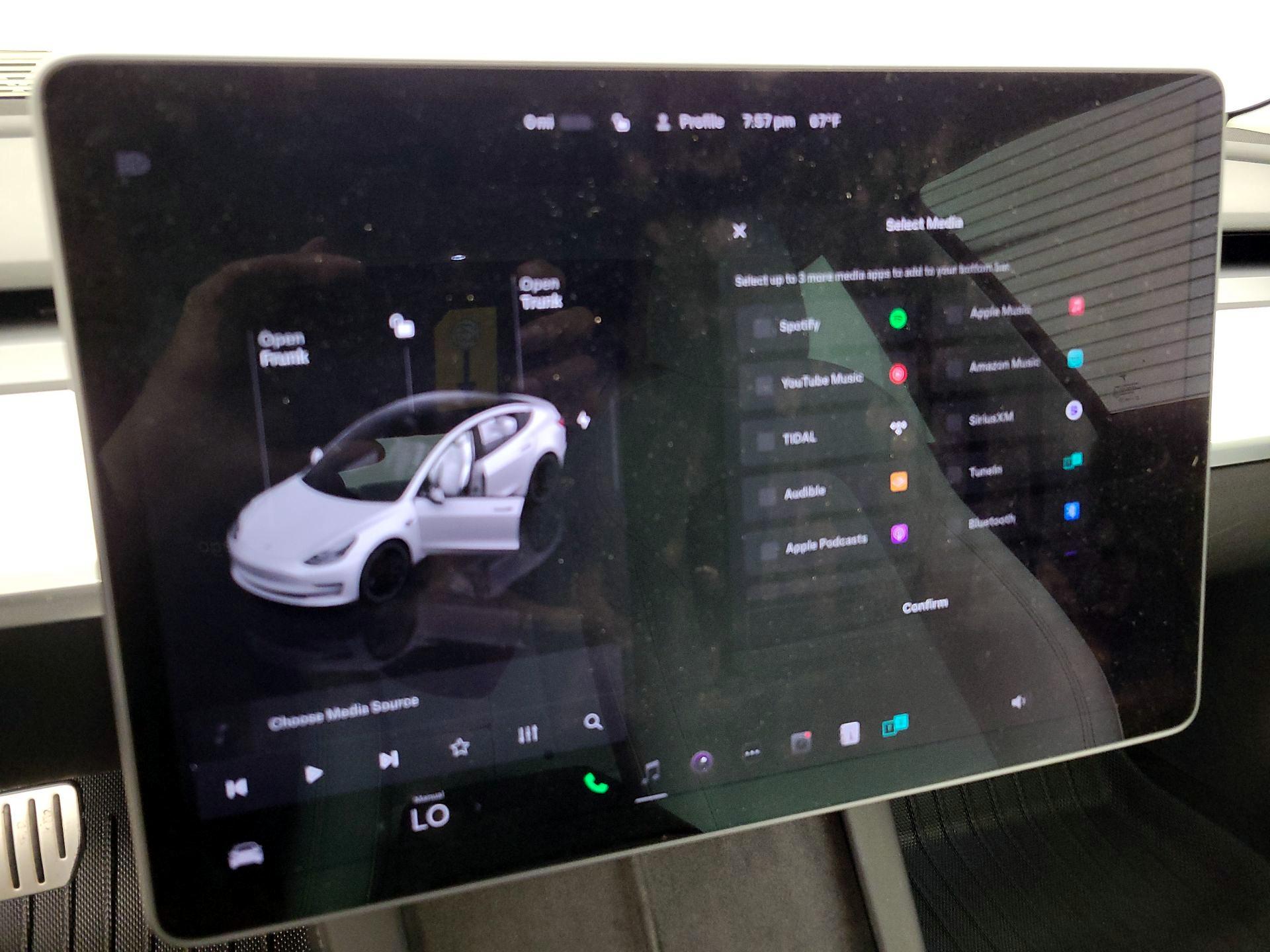Thumbnail: 2022 Tesla Model 3 - 14