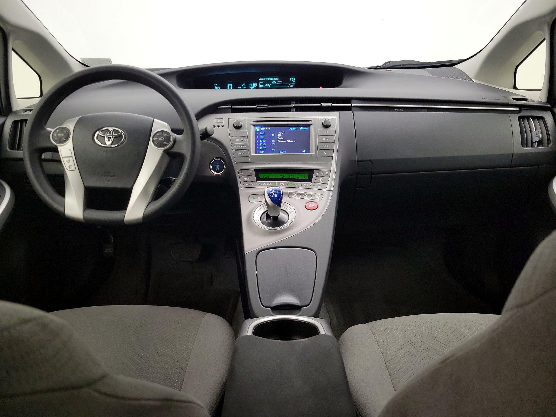 Thumbnail: 2015 Toyota Prius - 9