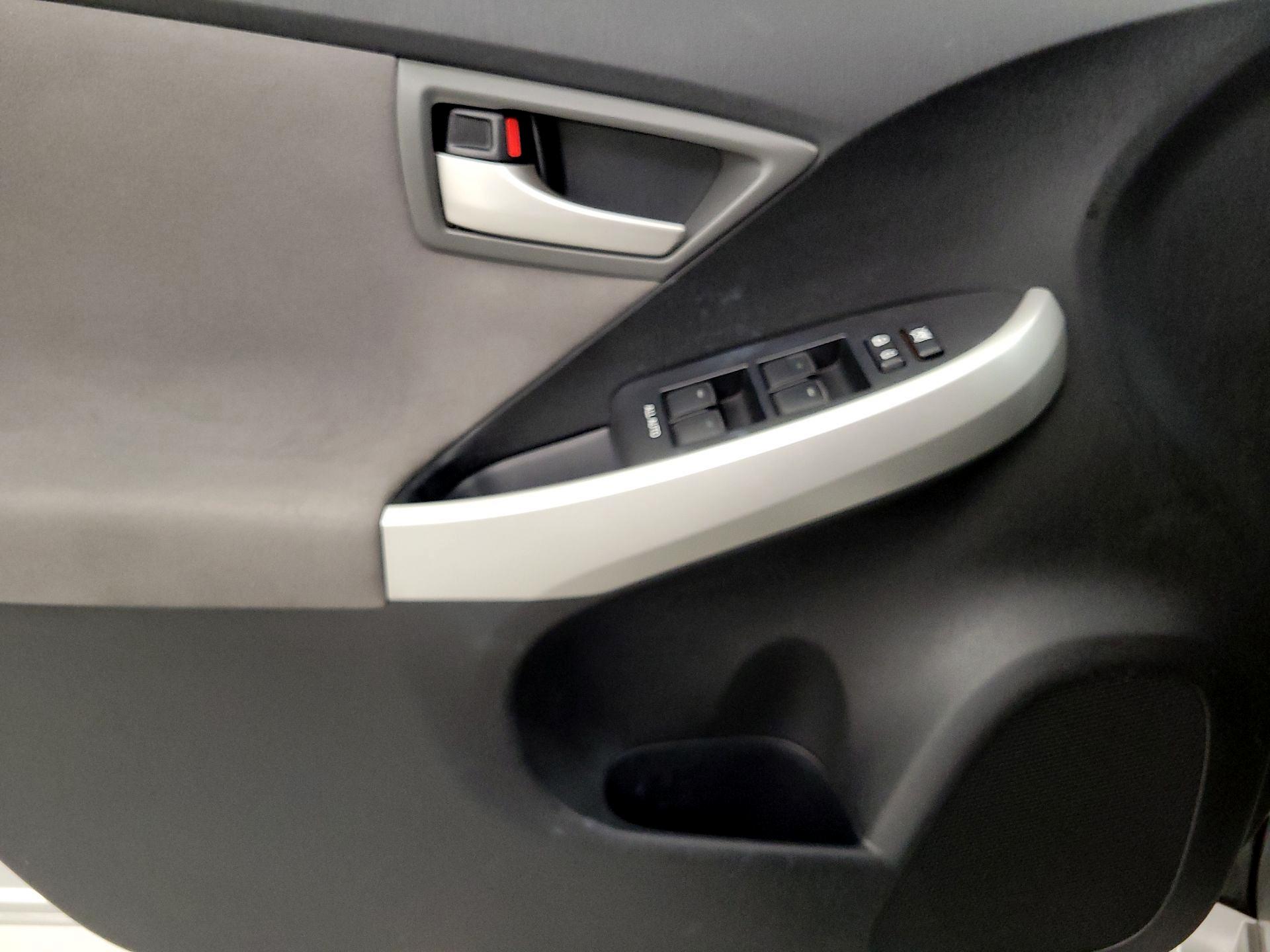 Thumbnail: 2015 Toyota Prius - 12