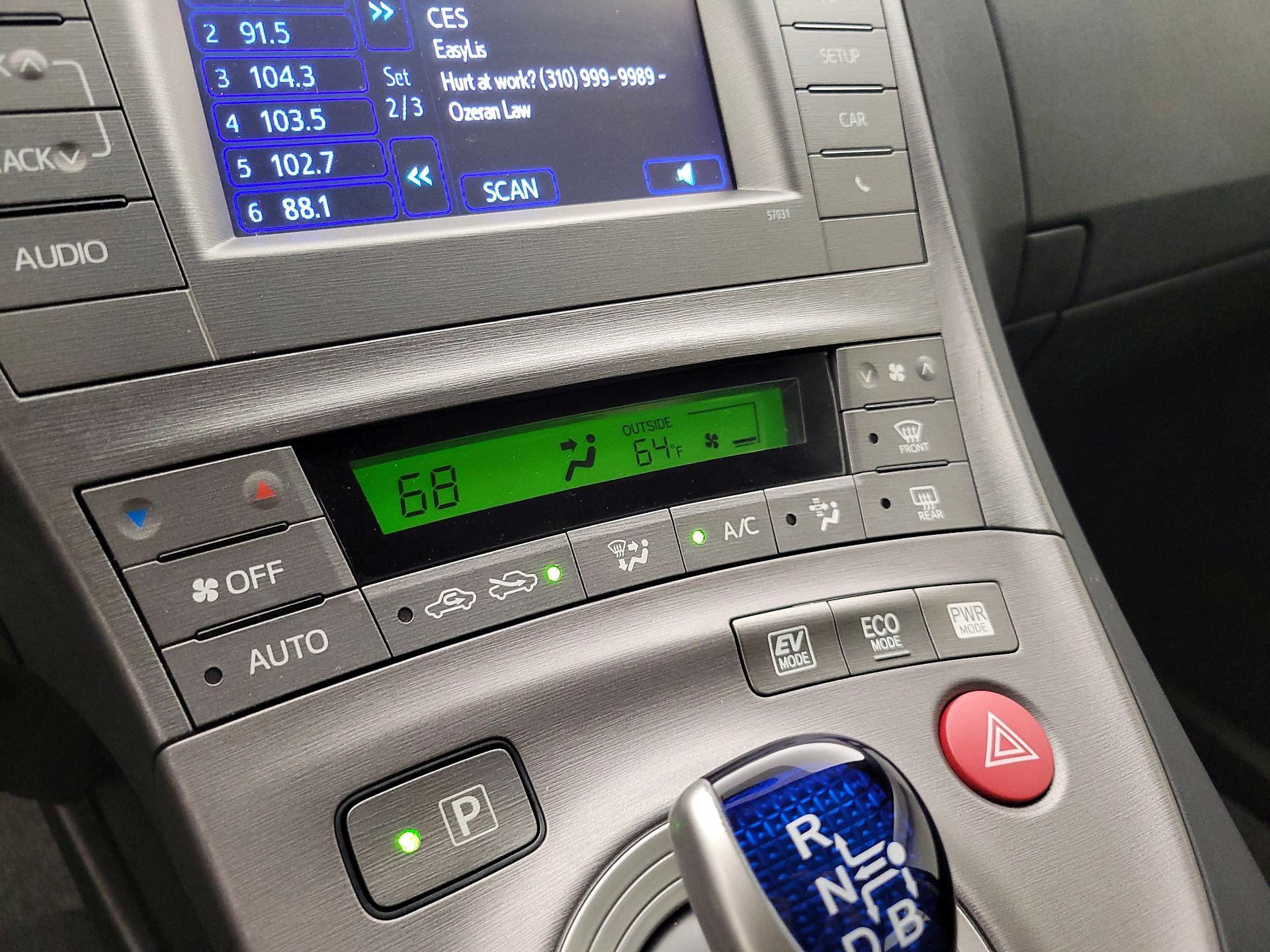 Thumbnail: 2015 Toyota Prius - 16