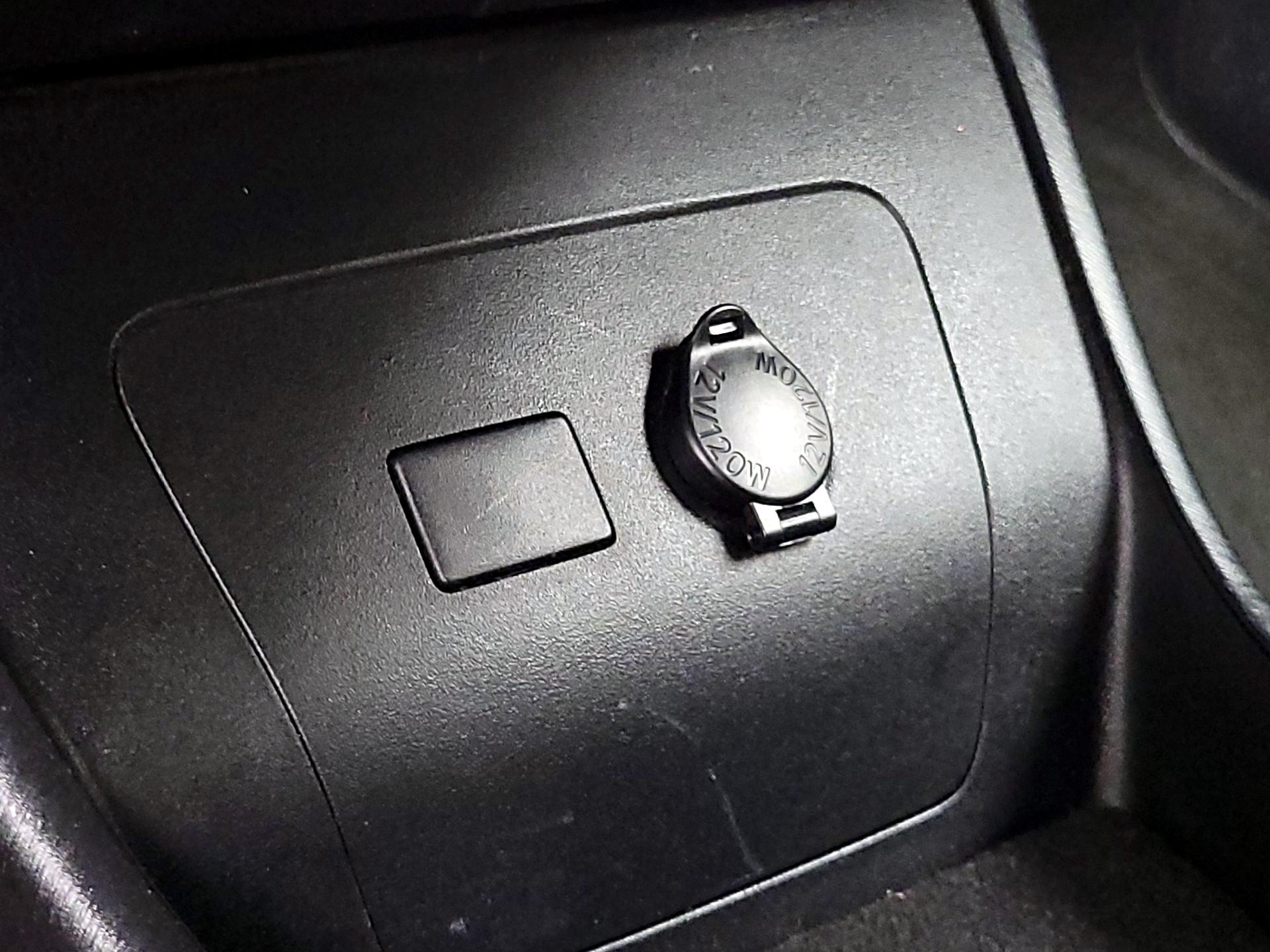 Thumbnail: 2015 Toyota Prius - 18