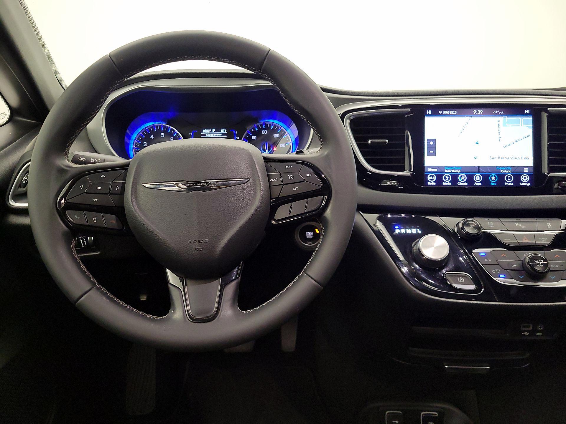 Thumbnail: 2018 Chrysler Pacifica - 10