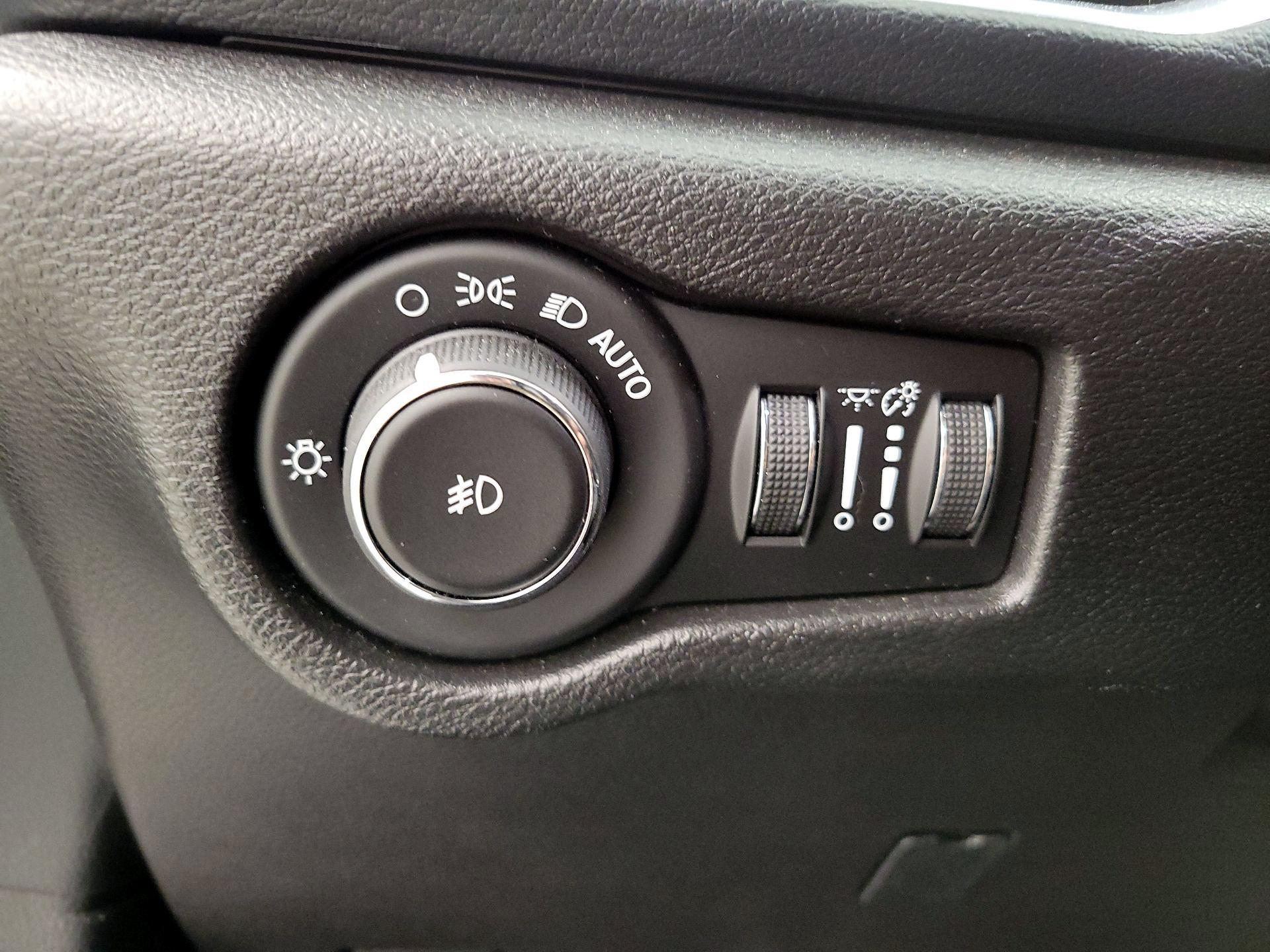 Thumbnail: 2018 Chrysler Pacifica - 13