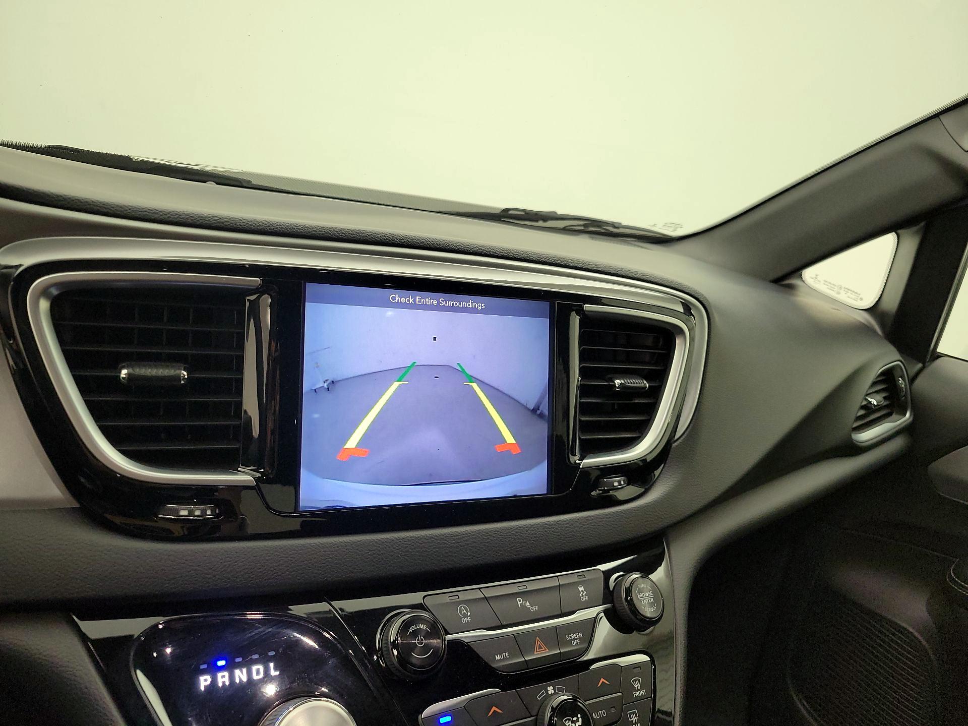 Thumbnail: 2018 Chrysler Pacifica - 15