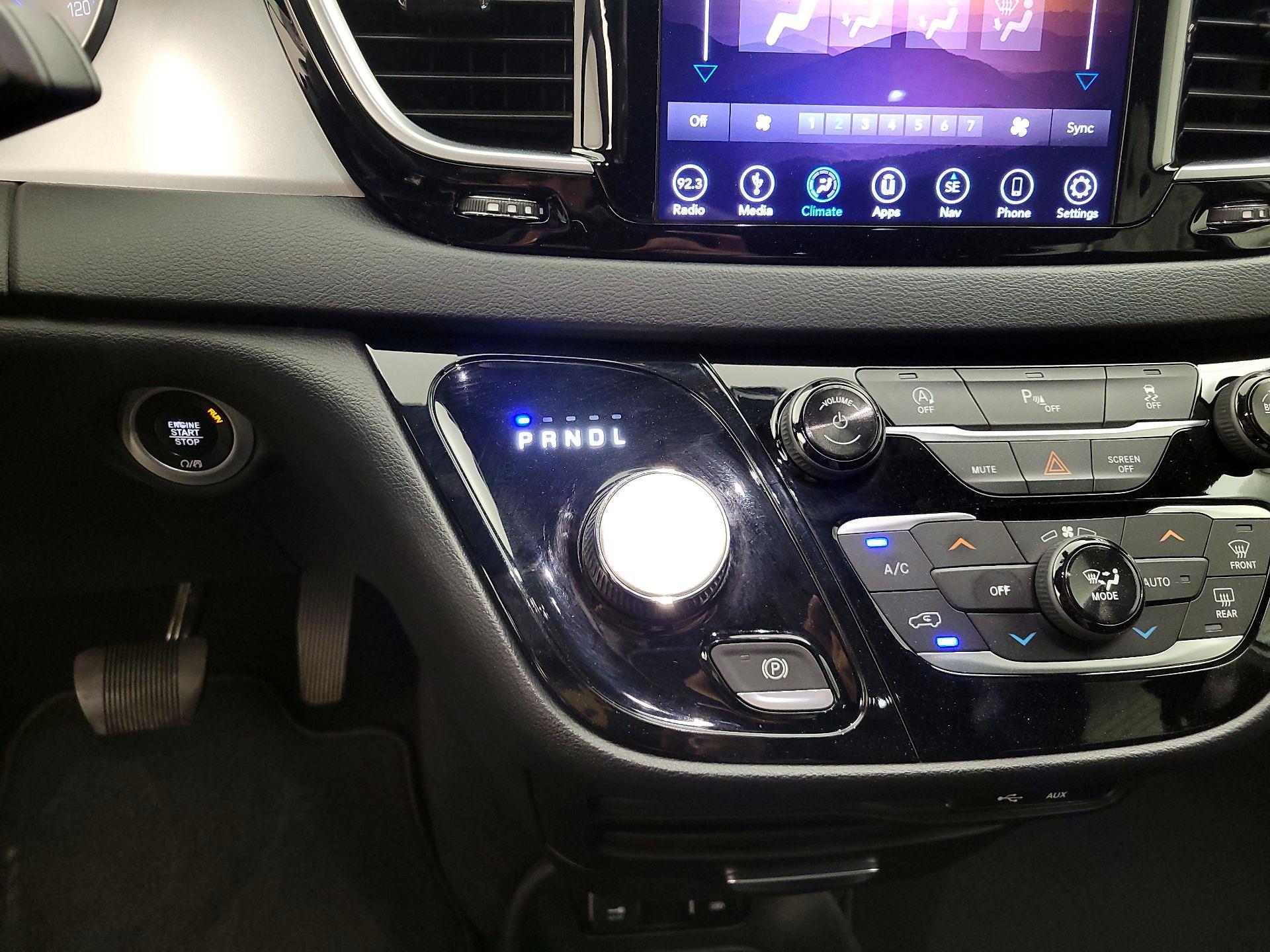 Thumbnail: 2018 Chrysler Pacifica - 18