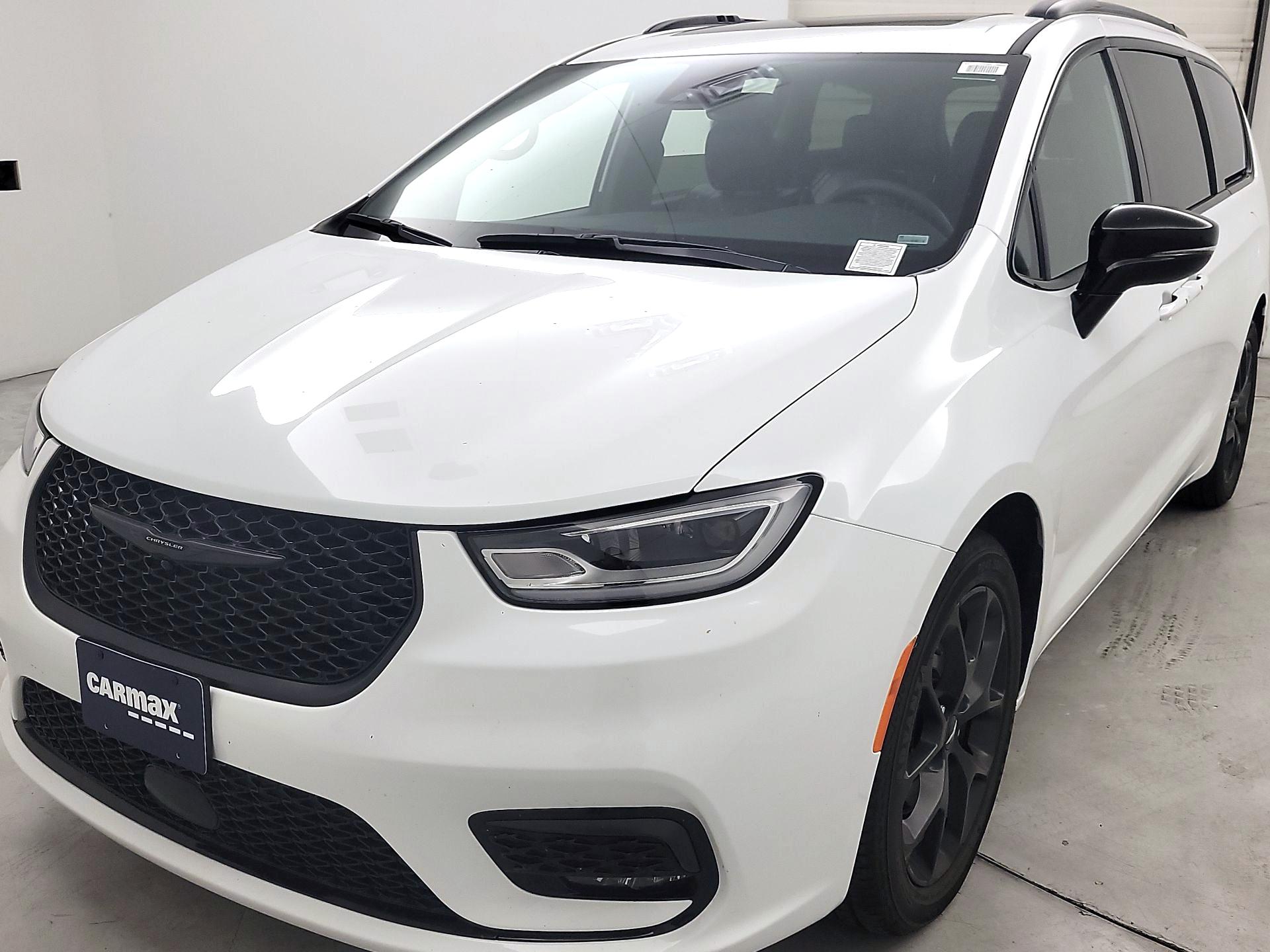 Thumbnail: 2025 Chrysler Pacifica - 3