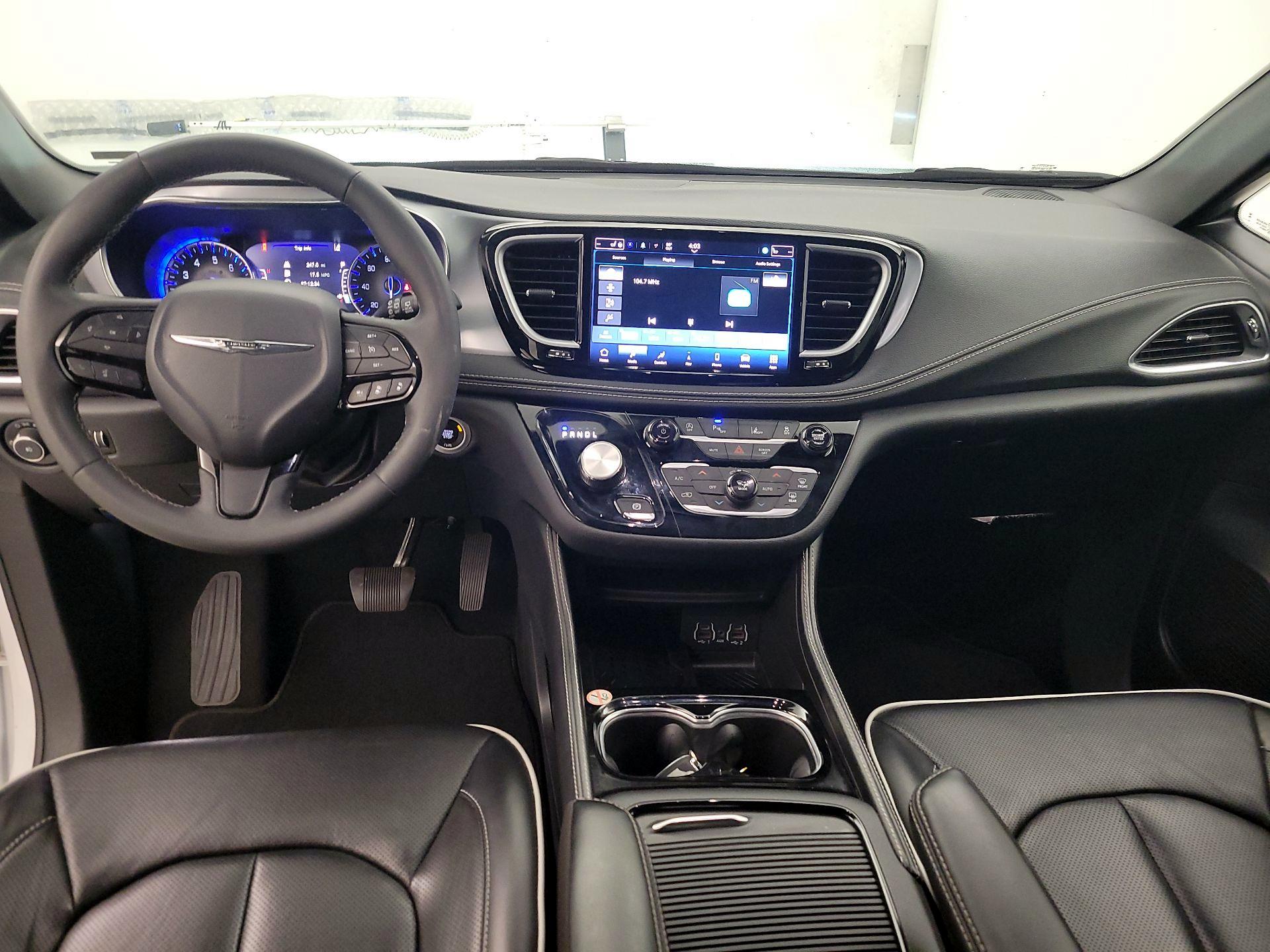 Thumbnail: 2025 Chrysler Pacifica - 8