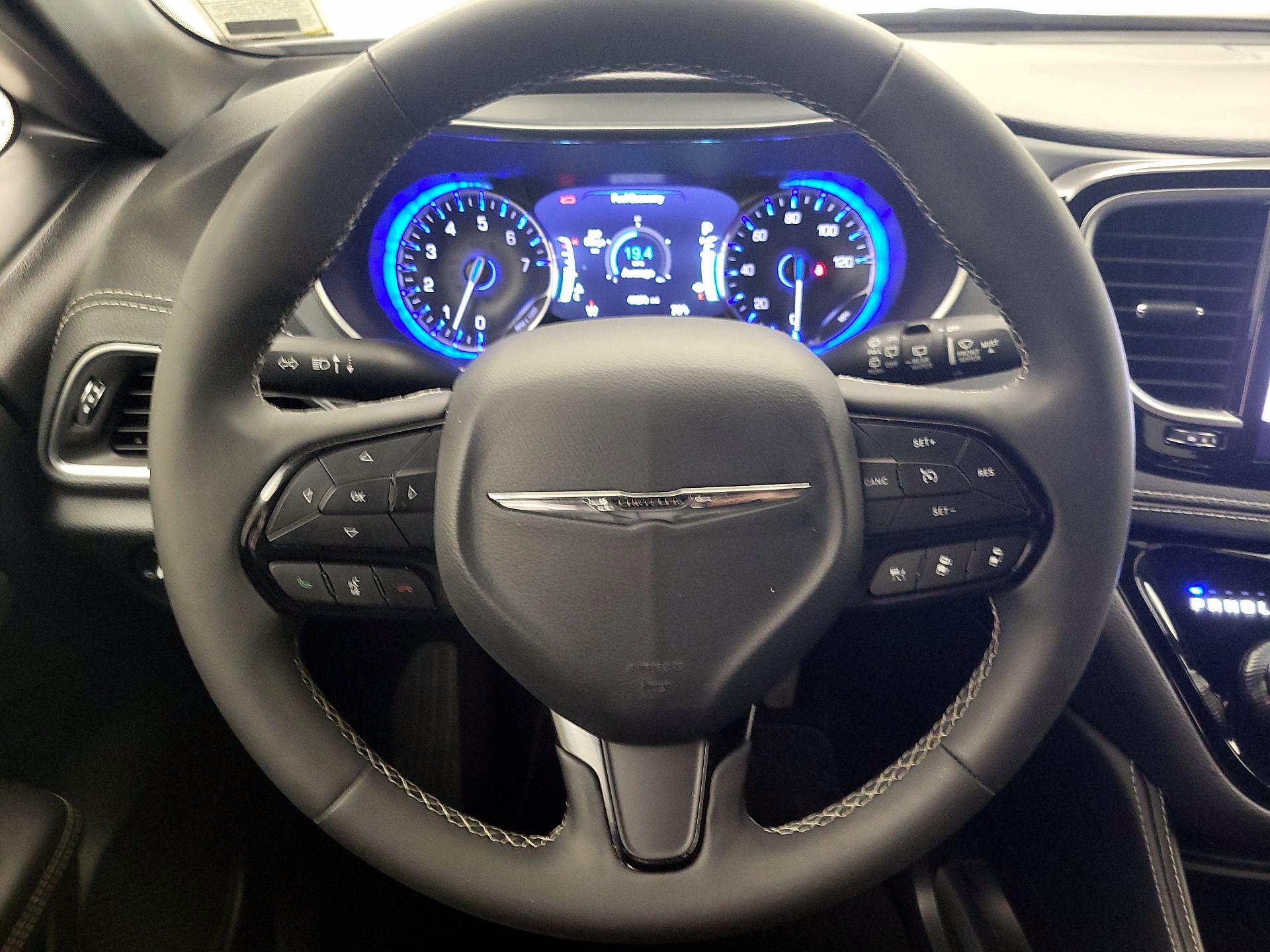 Thumbnail: 2025 Chrysler Pacifica - 10