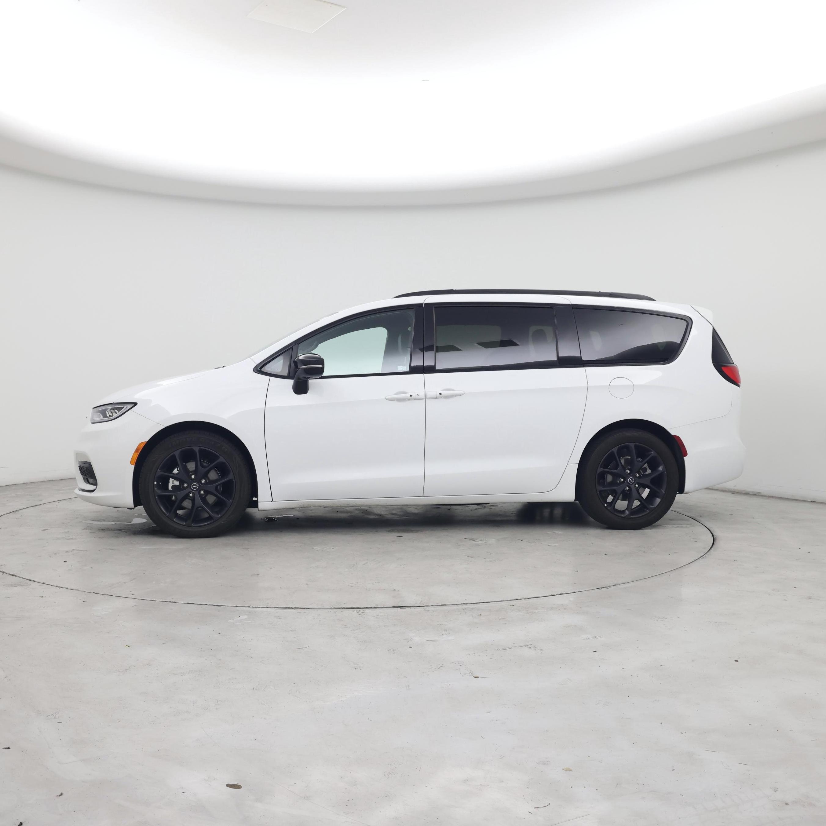 Thumbnail: 2025 Chrysler Pacifica - 3