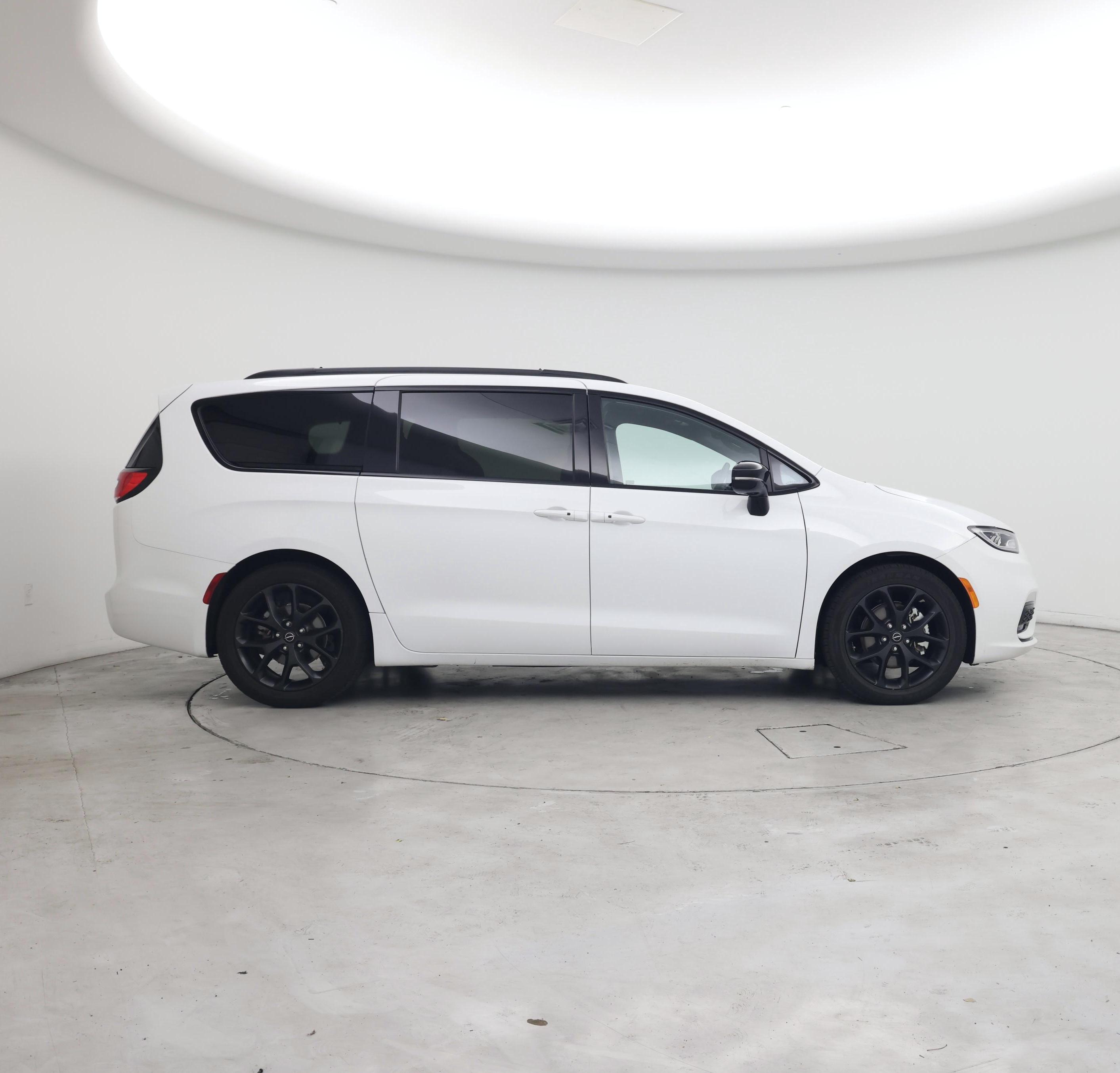 Thumbnail: 2025 Chrysler Pacifica - 7