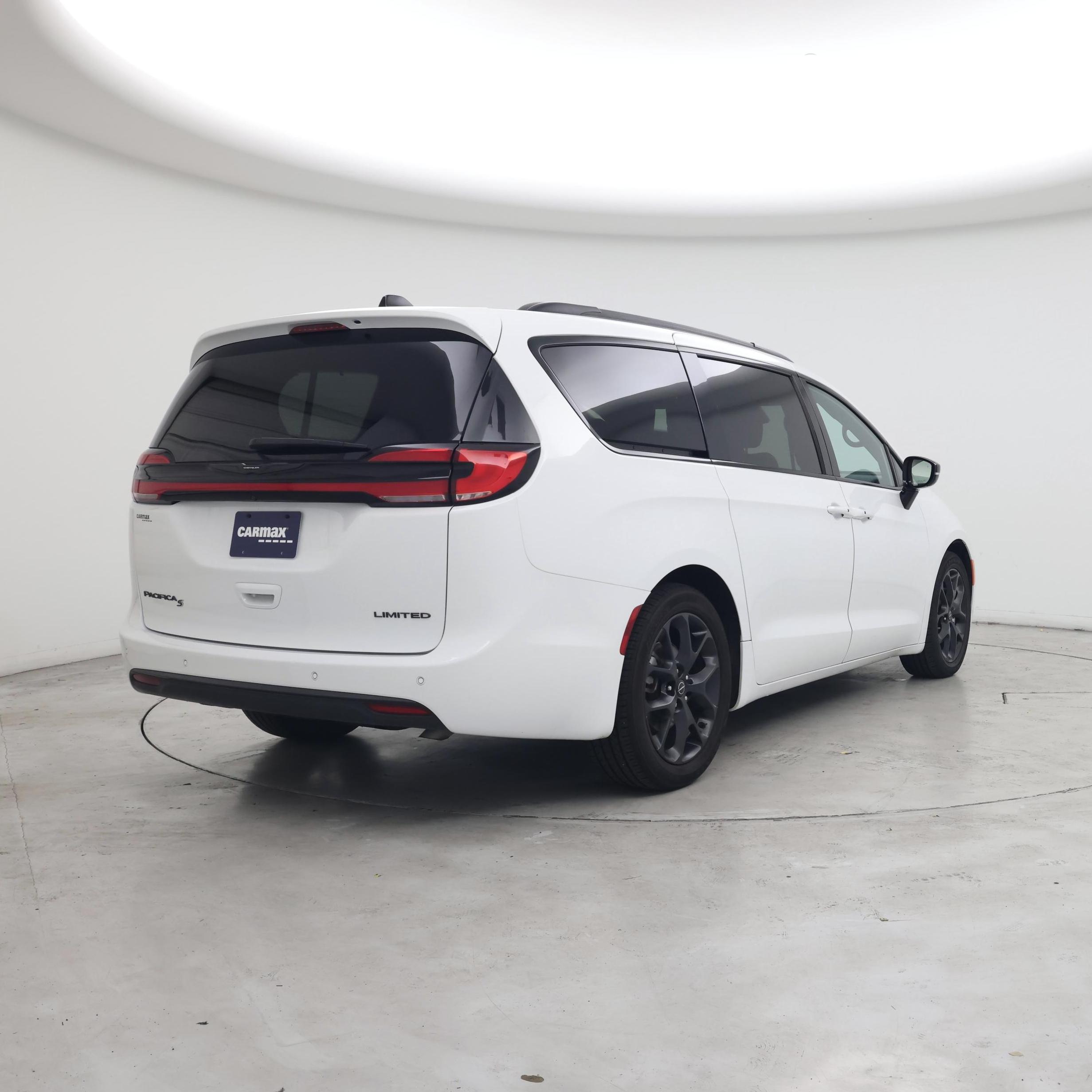 Thumbnail: 2025 Chrysler Pacifica - 8