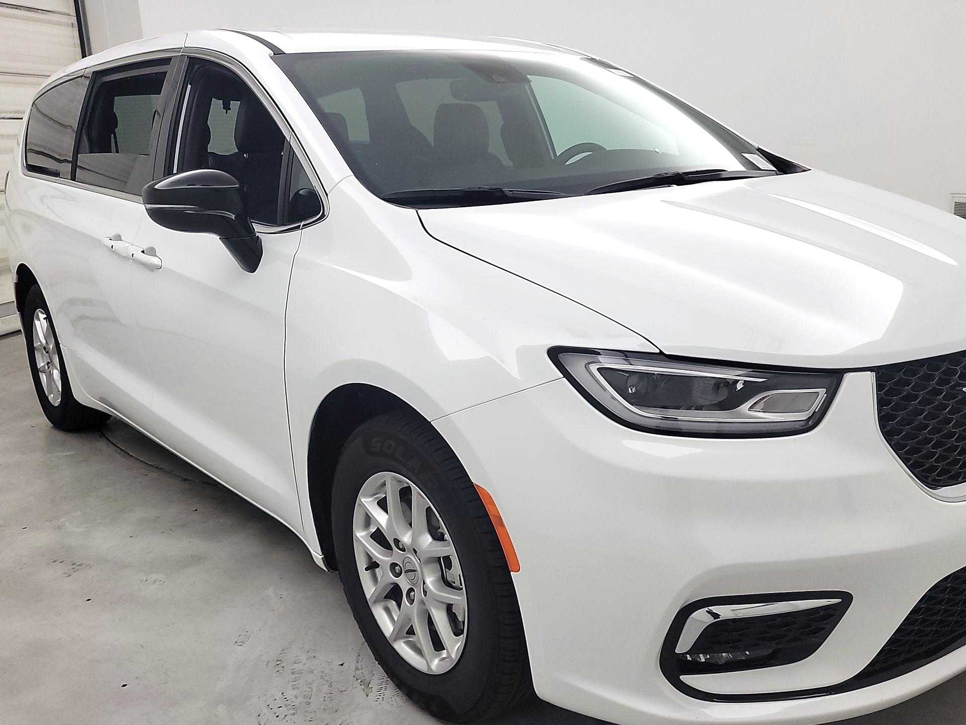 Thumbnail: 2025 Chrysler Pacifica - 1