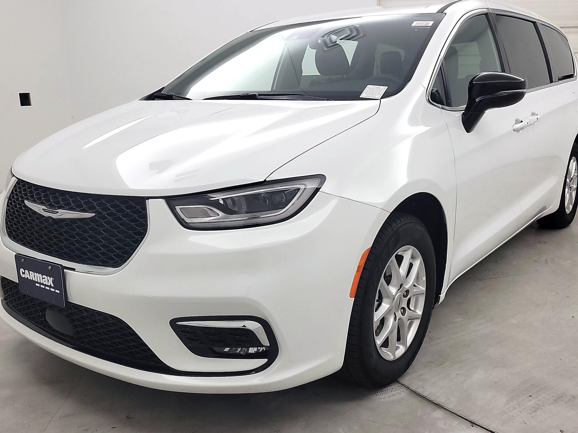 Thumbnail: 2025 Chrysler Pacifica - 3