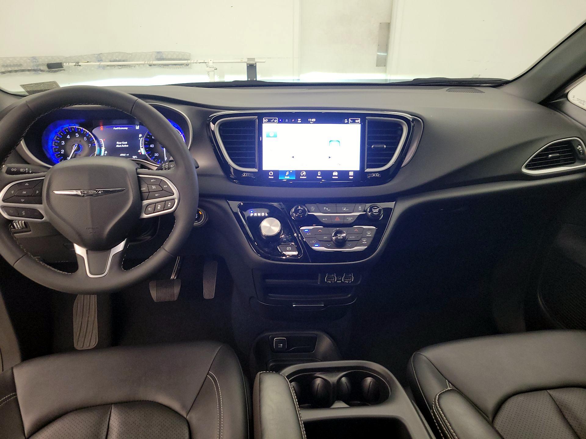 Thumbnail: 2025 Chrysler Pacifica - 8