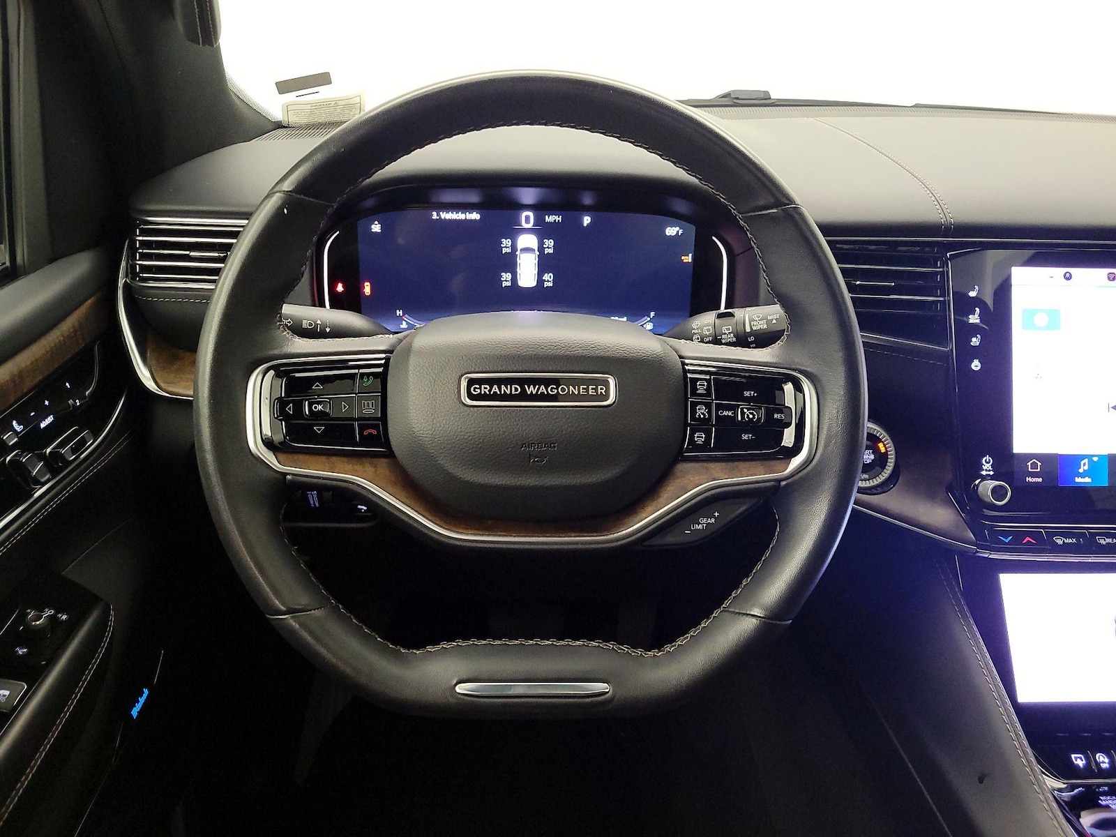 2024 Jeep Grand Wagoneer L Series I - Photo 11