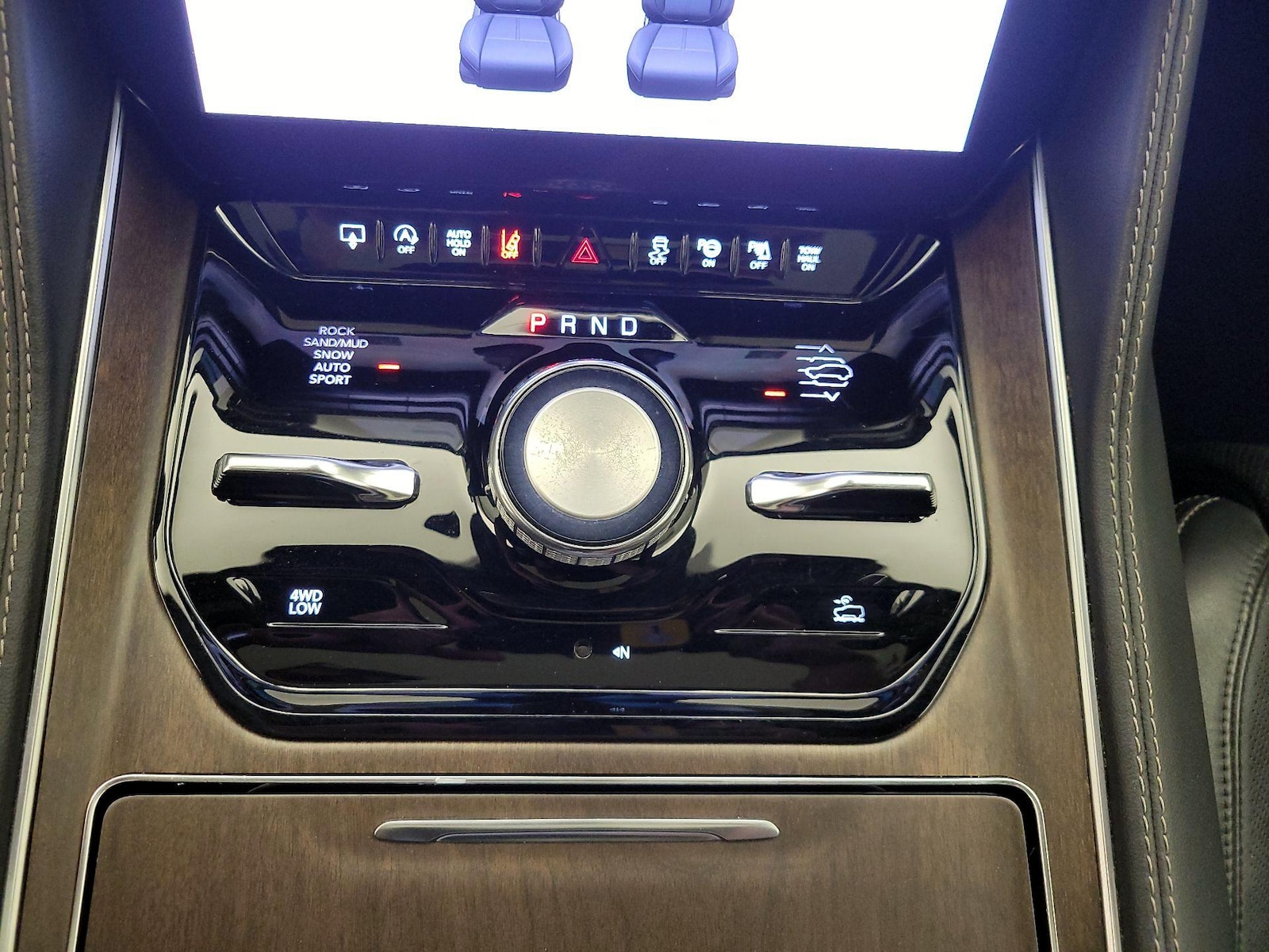 2024 Jeep Grand Wagoneer L Series I - Photo 18