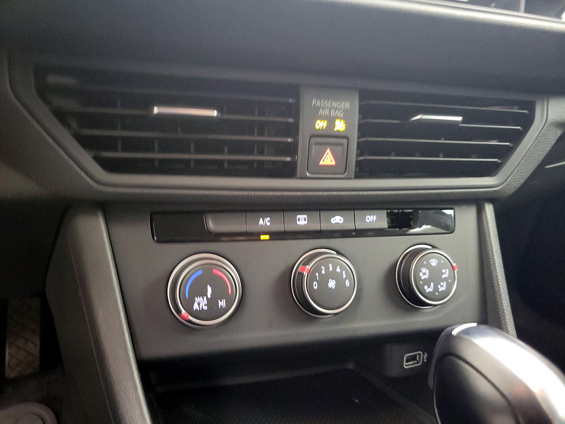Thumbnail: 2019 Volkswagen Jetta - 16