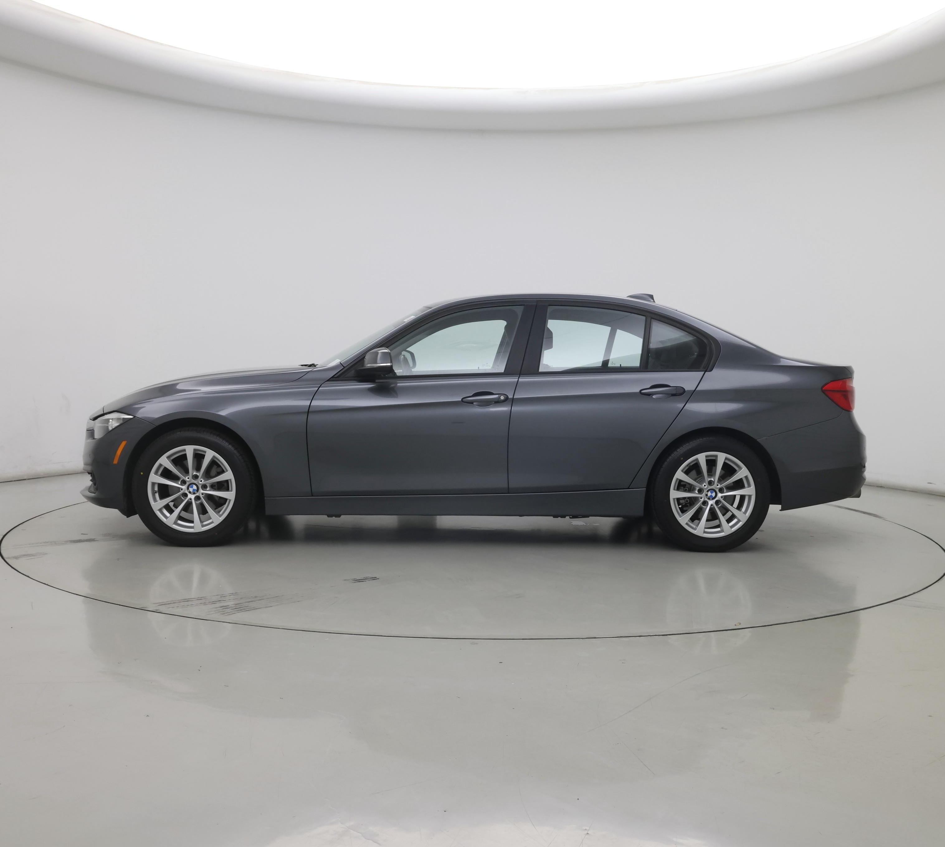 Thumbnail: 2017 BMW 3 Series - 3