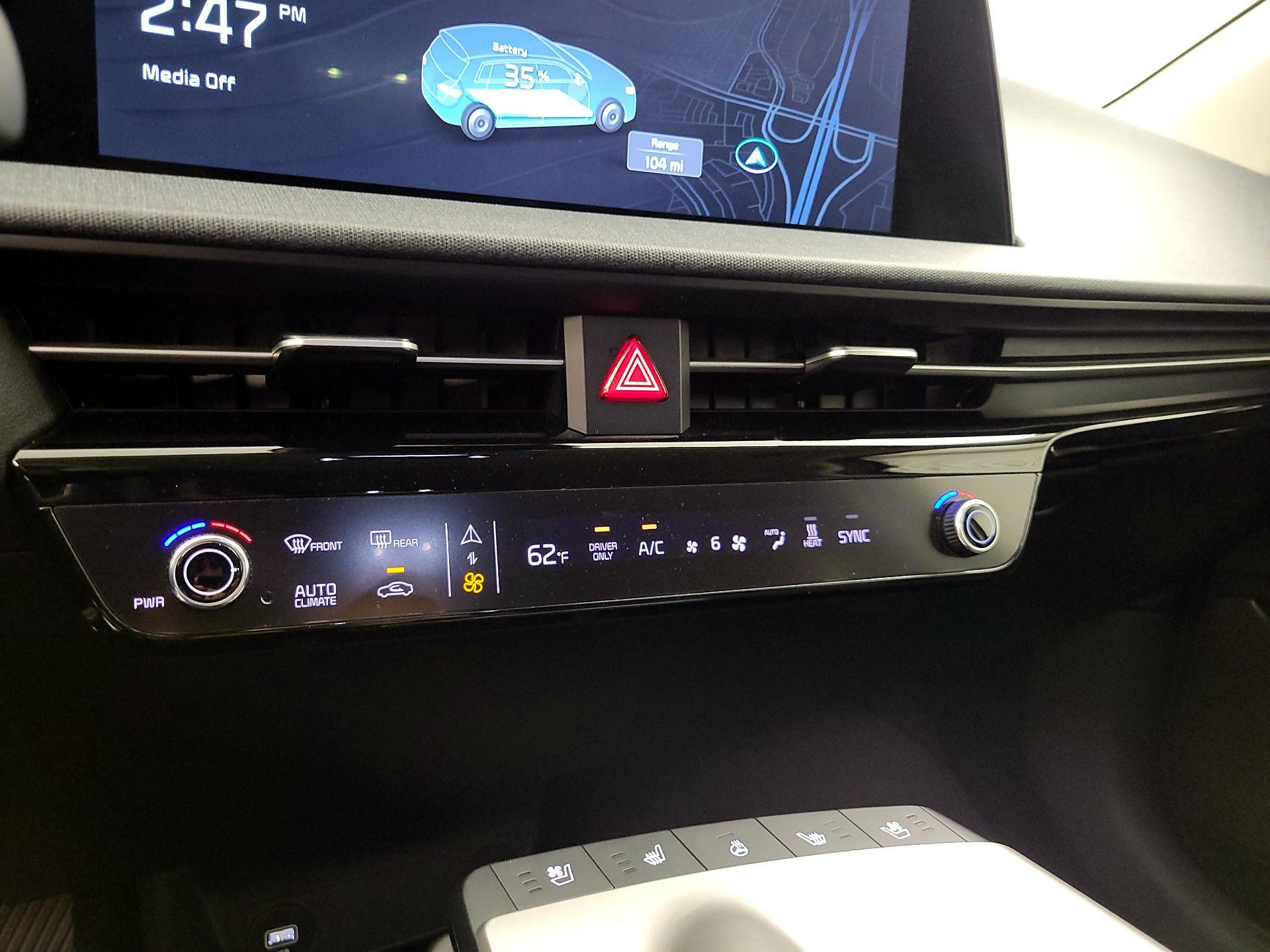 Thumbnail: 2022 Kia EV6 - 17