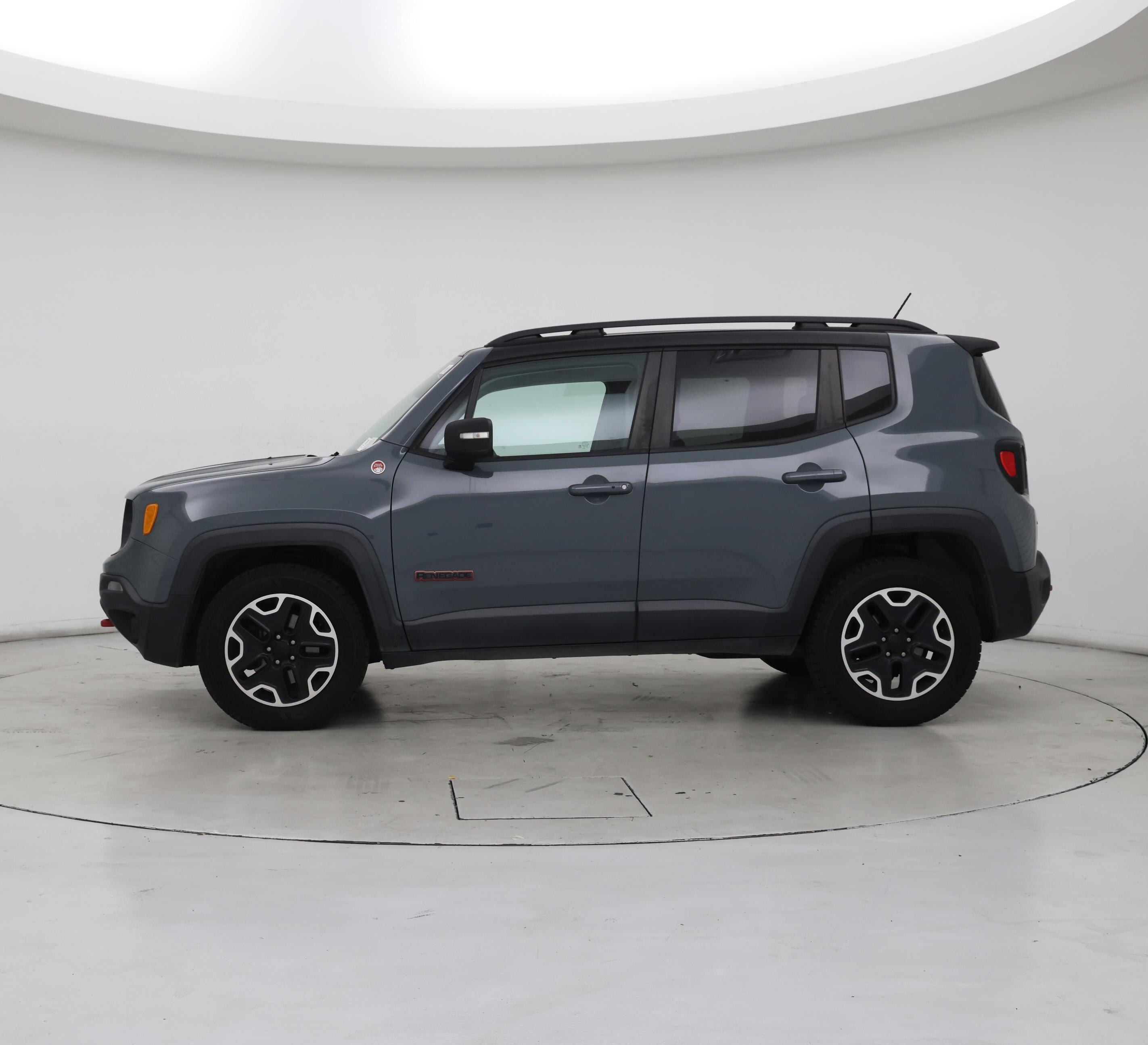 Thumbnail: 2016 Jeep Renegade - 3
