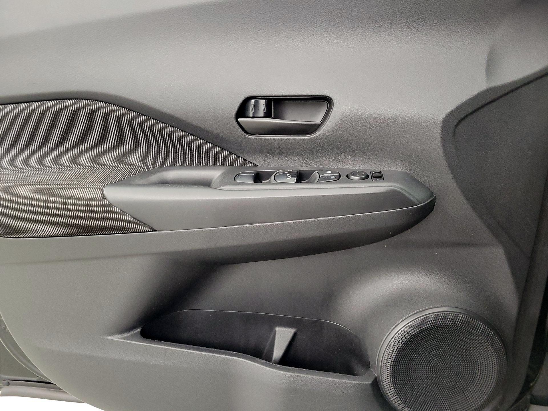 Thumbnail: 2019 Nissan Kicks - 12
