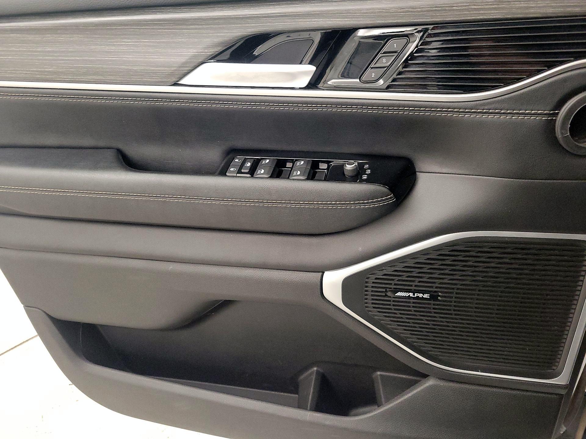Thumbnail: 2024 Jeep Wagoneer - 10