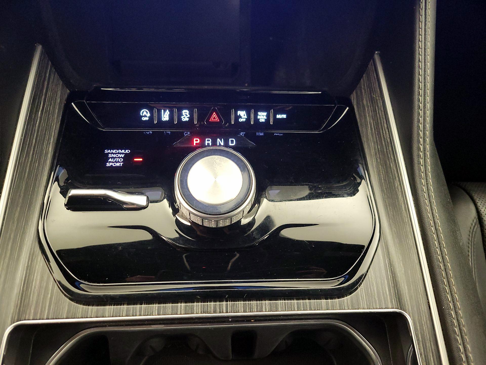 Thumbnail: 2024 Jeep Wagoneer - 16