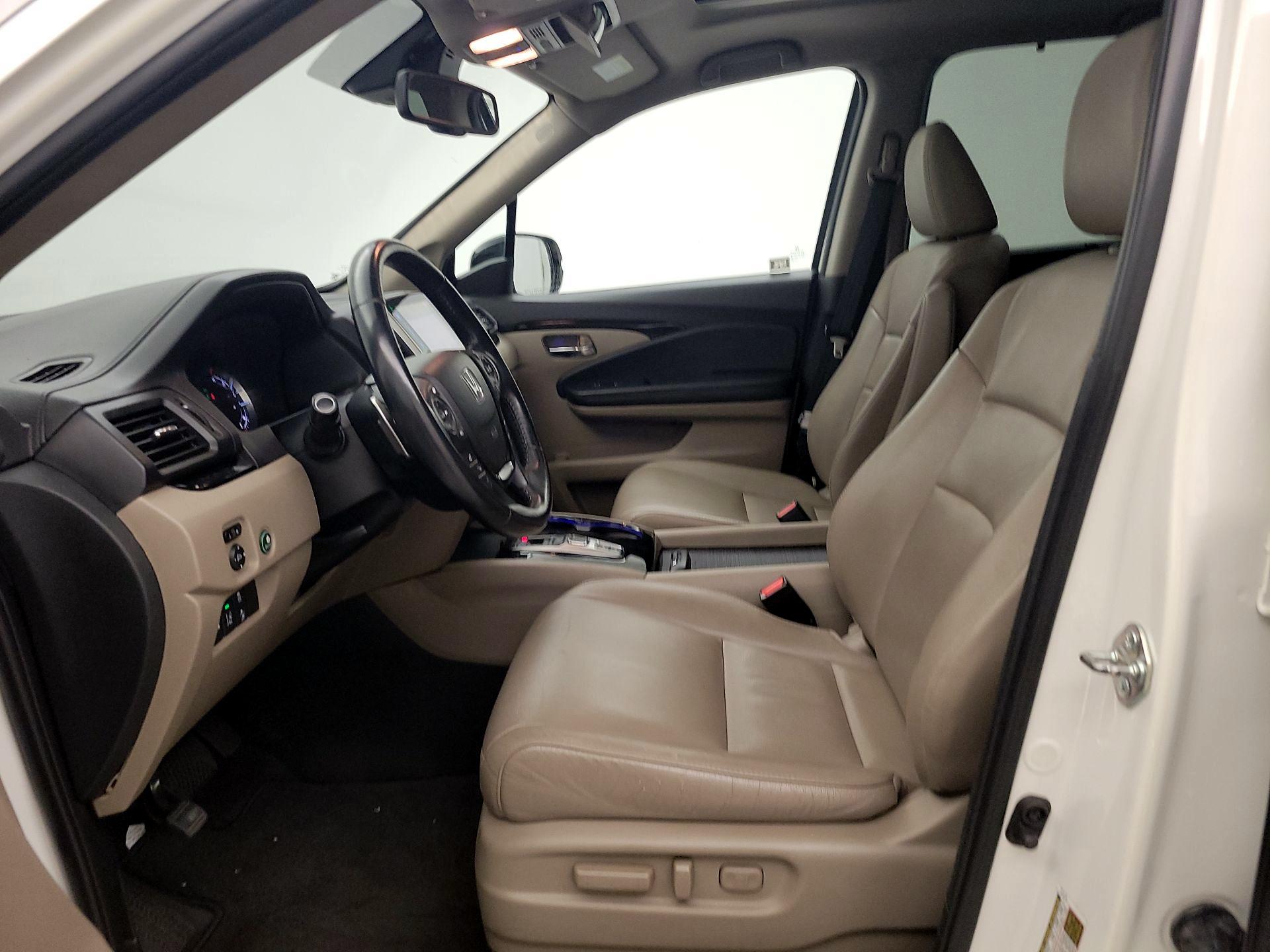 Thumbnail: 2016 Honda Pilot - 11
