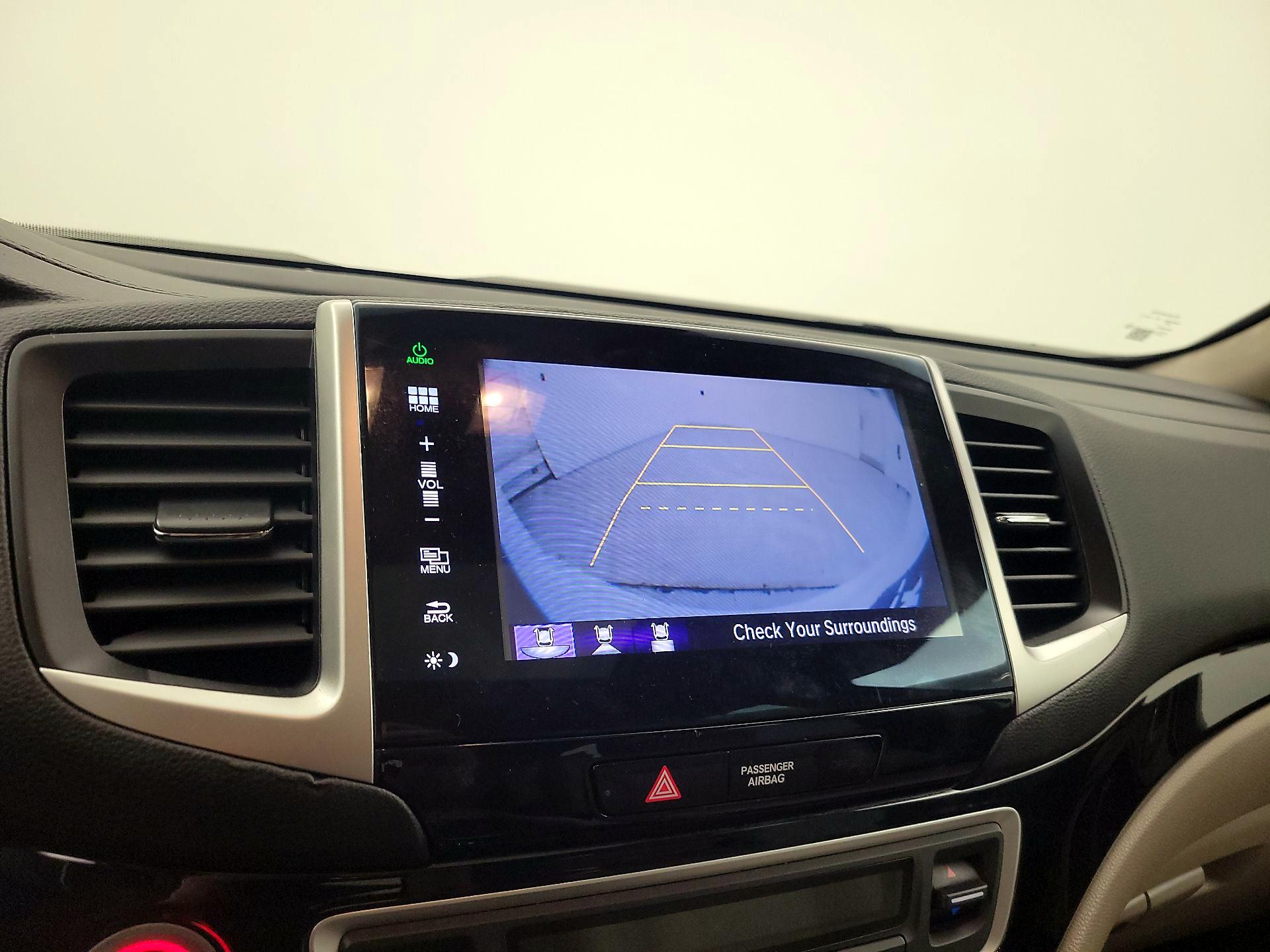 Thumbnail: 2016 Honda Pilot - 15