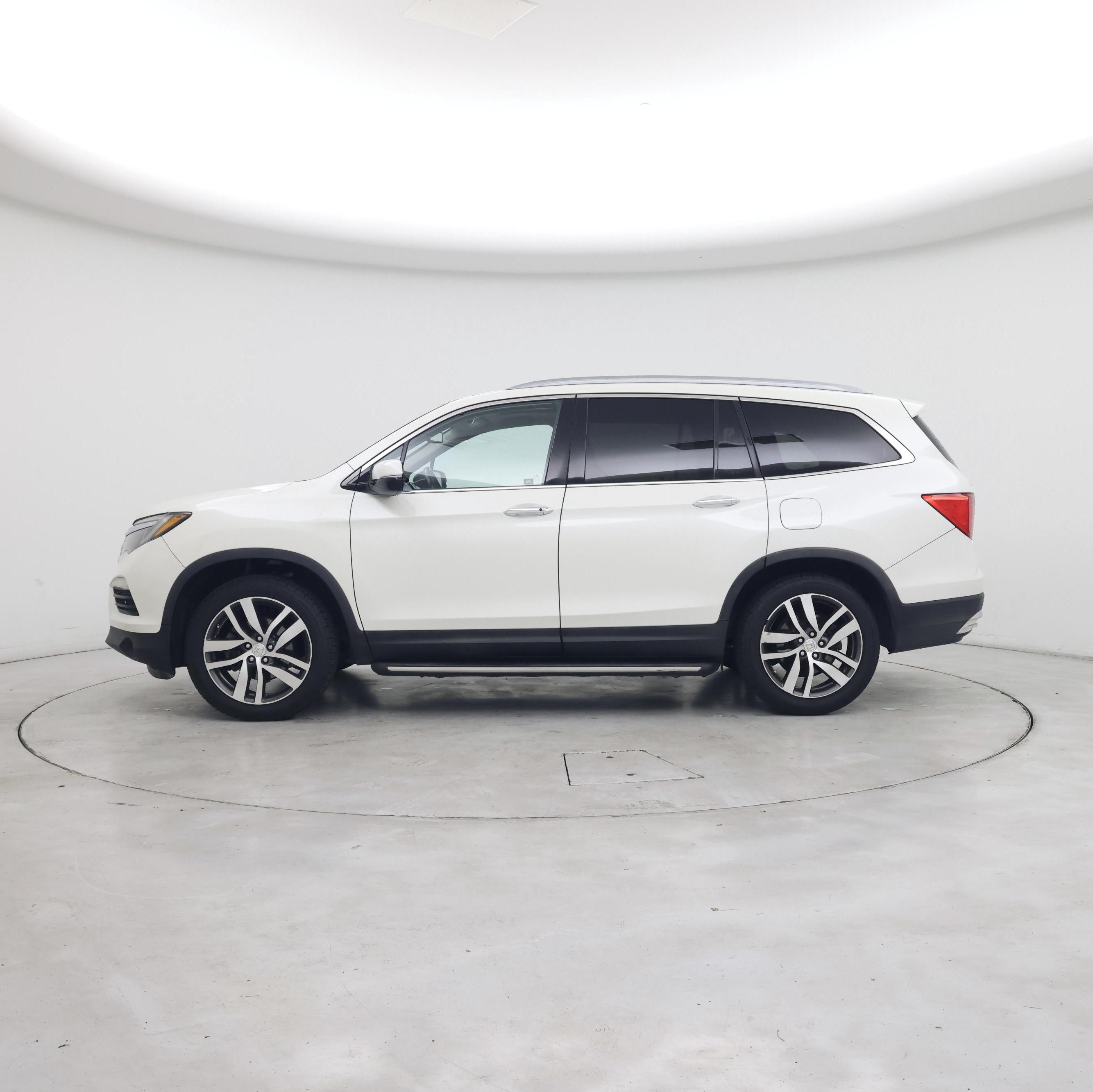 Thumbnail: 2016 Honda Pilot - 3