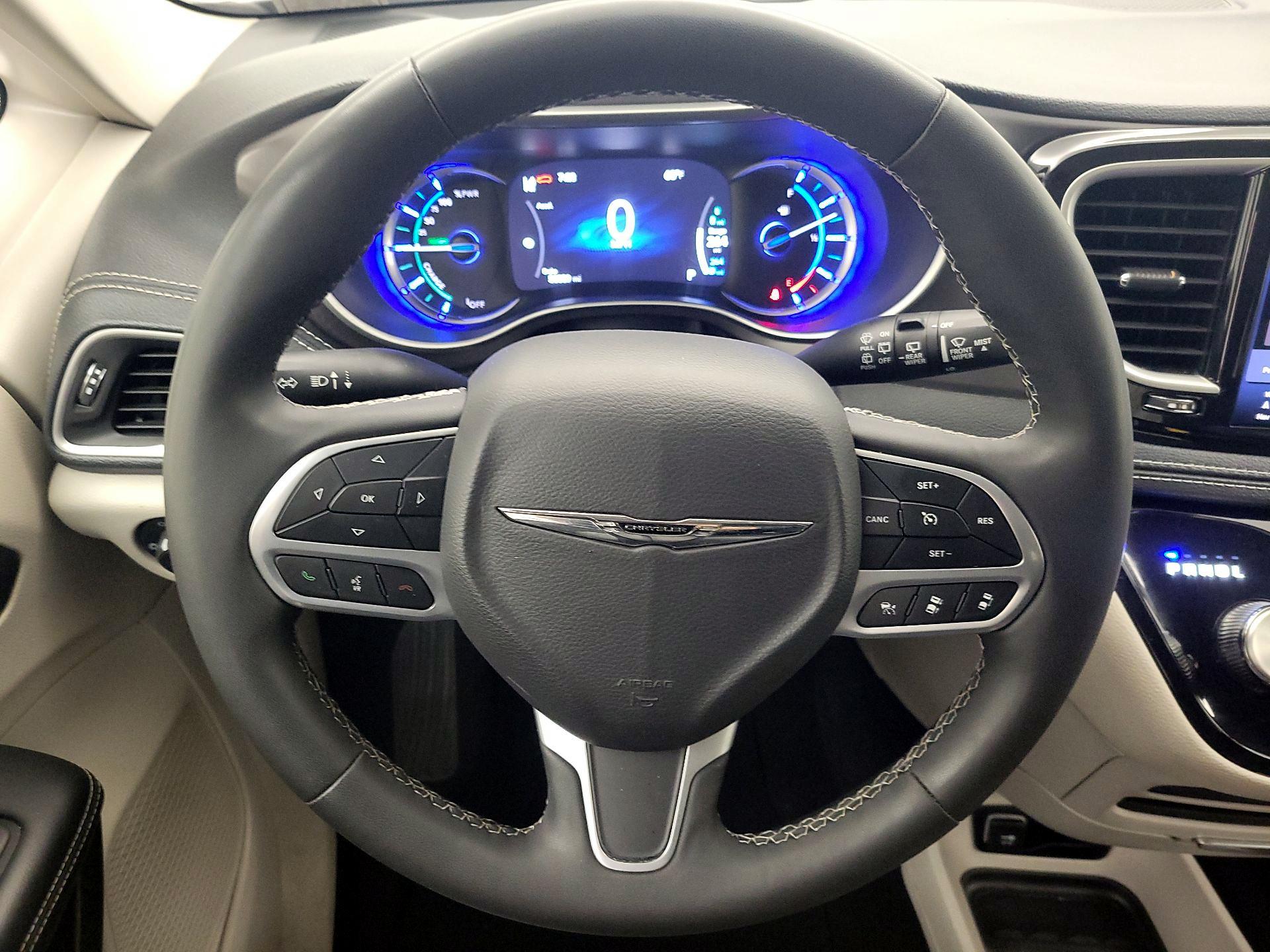 Thumbnail: 2024 Chrysler Pacifica - 10