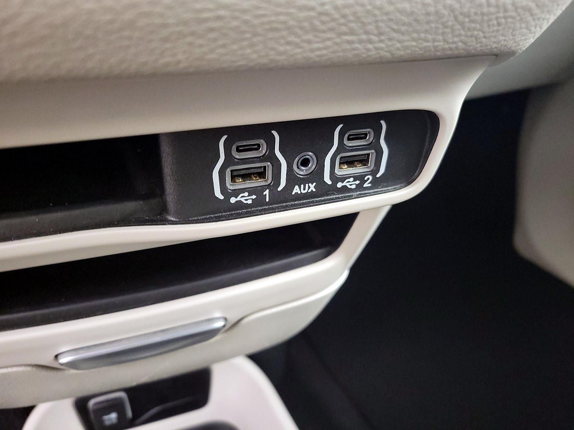 Thumbnail: 2024 Chrysler Pacifica - 18