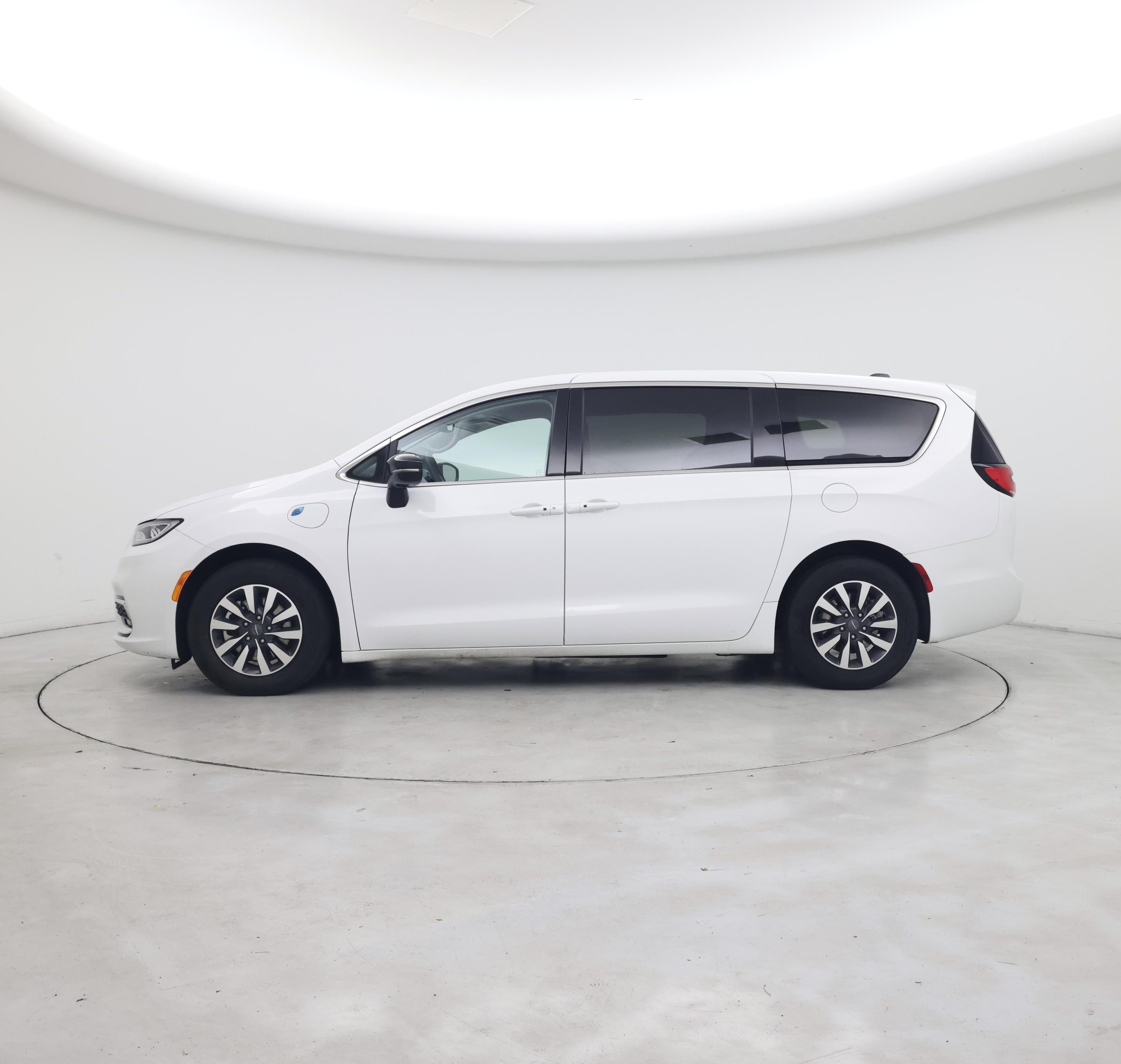 Thumbnail: 2024 Chrysler Pacifica - 3