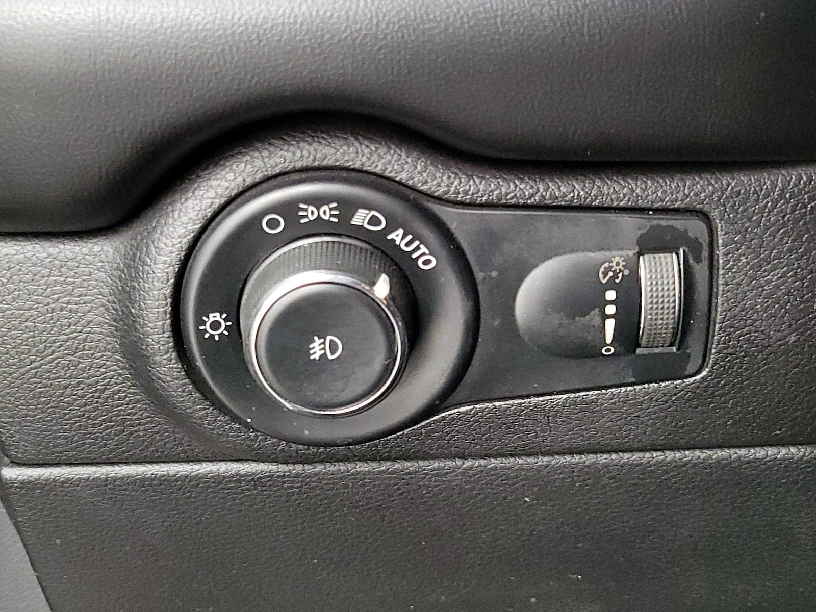 2021 Dodge Durango SXT - Photo 14