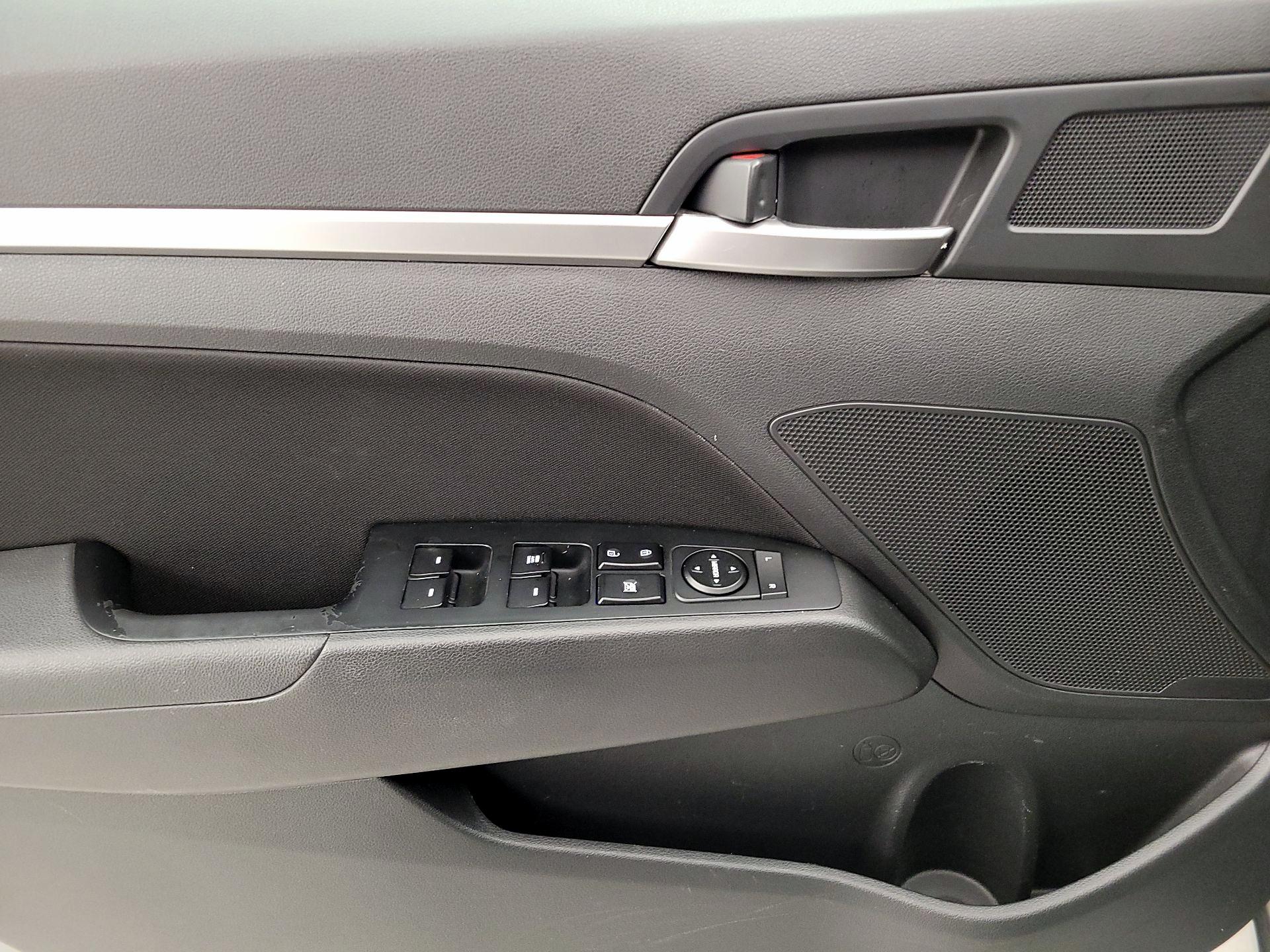 Thumbnail: 2019 Hyundai Elantra - 12