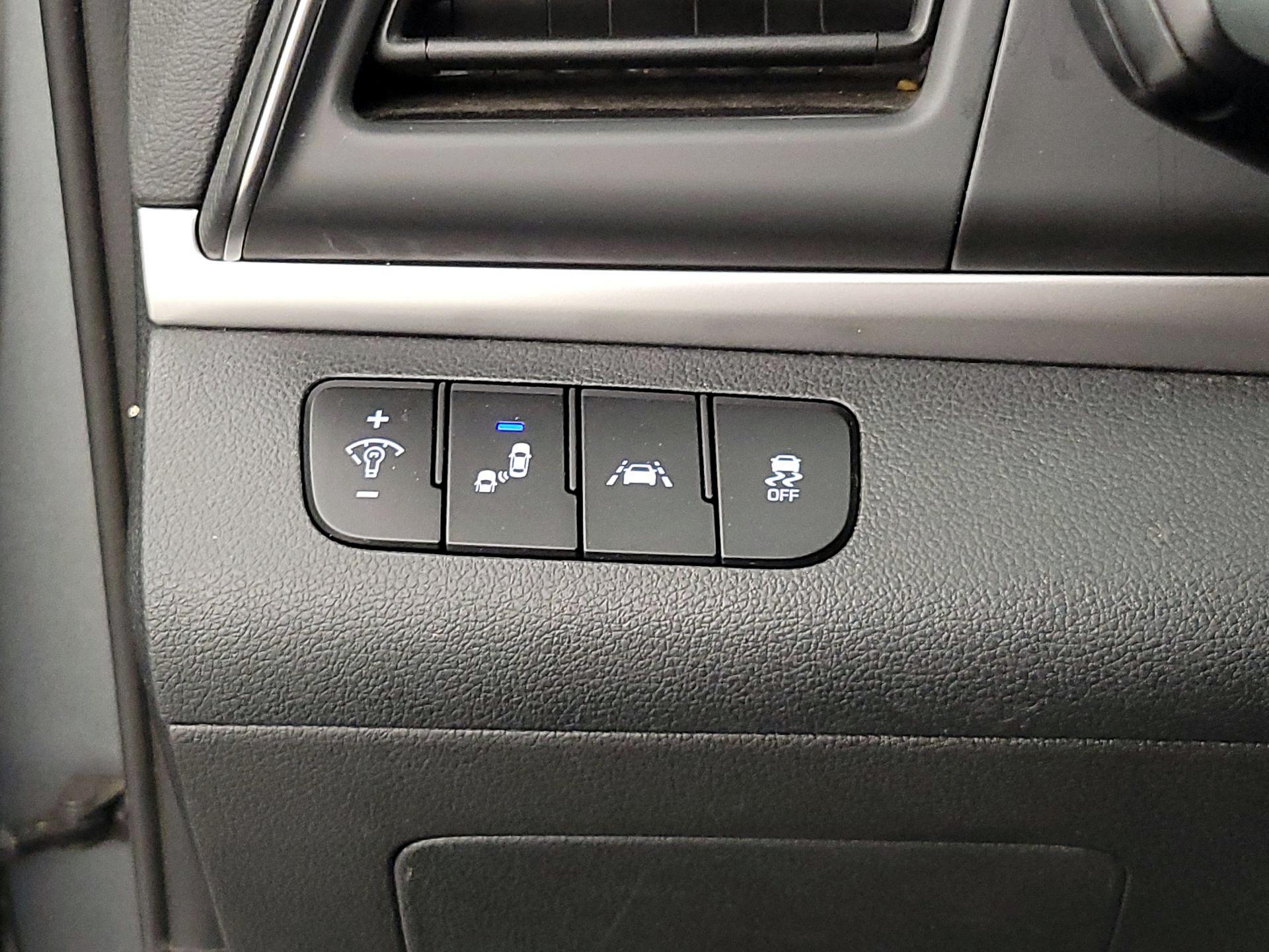 Thumbnail: 2019 Hyundai Elantra - 13
