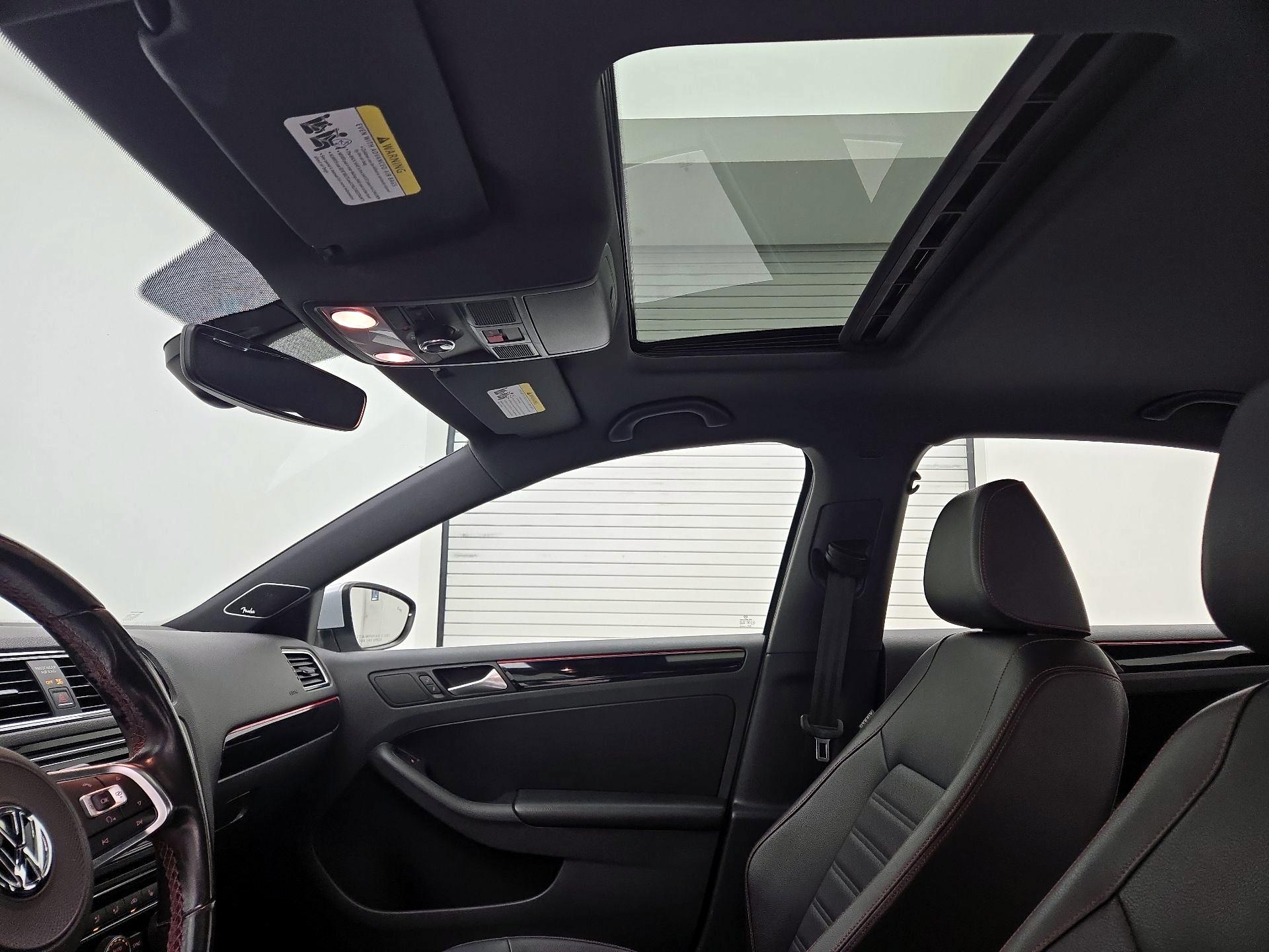 Thumbnail: 2017 Volkswagen Jetta - 18
