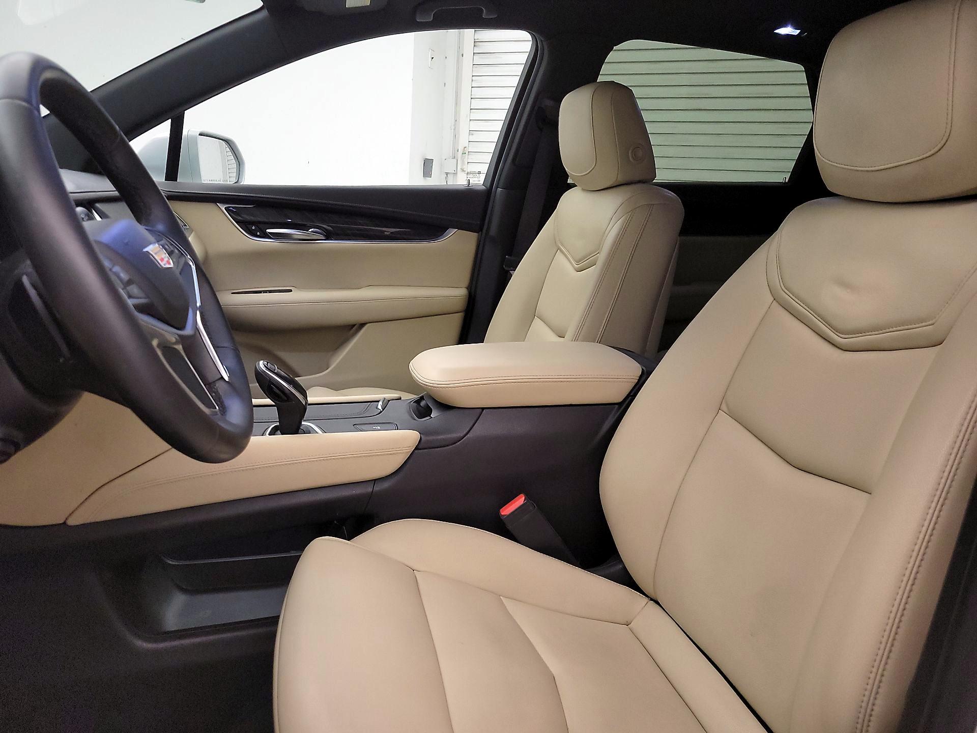 Thumbnail: 2018 Cadillac XT5 - 11