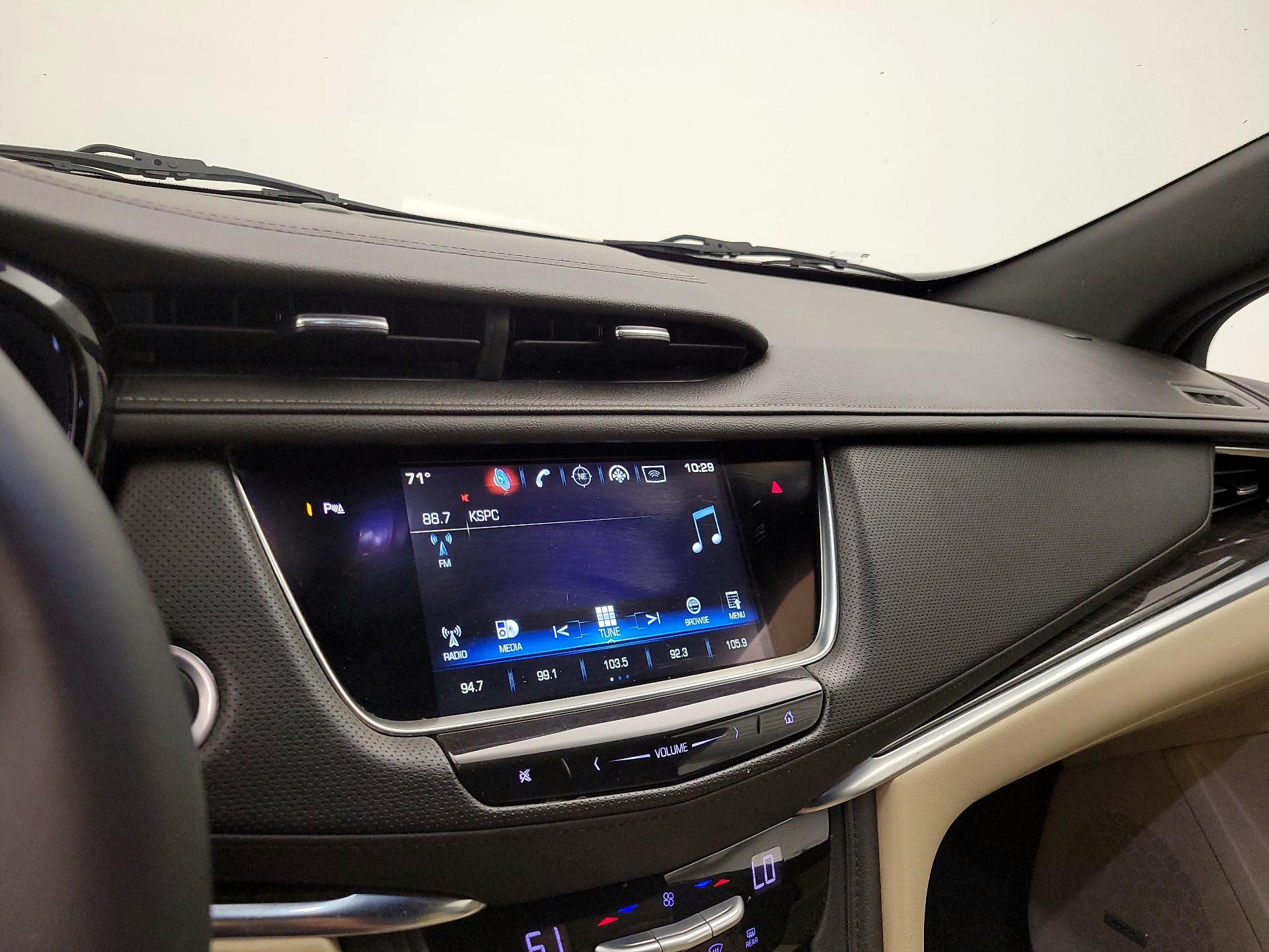 Thumbnail: 2018 Cadillac XT5 - 15