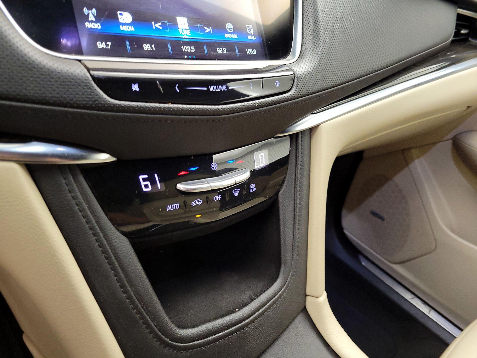 Thumbnail: 2018 Cadillac XT5 - 16
