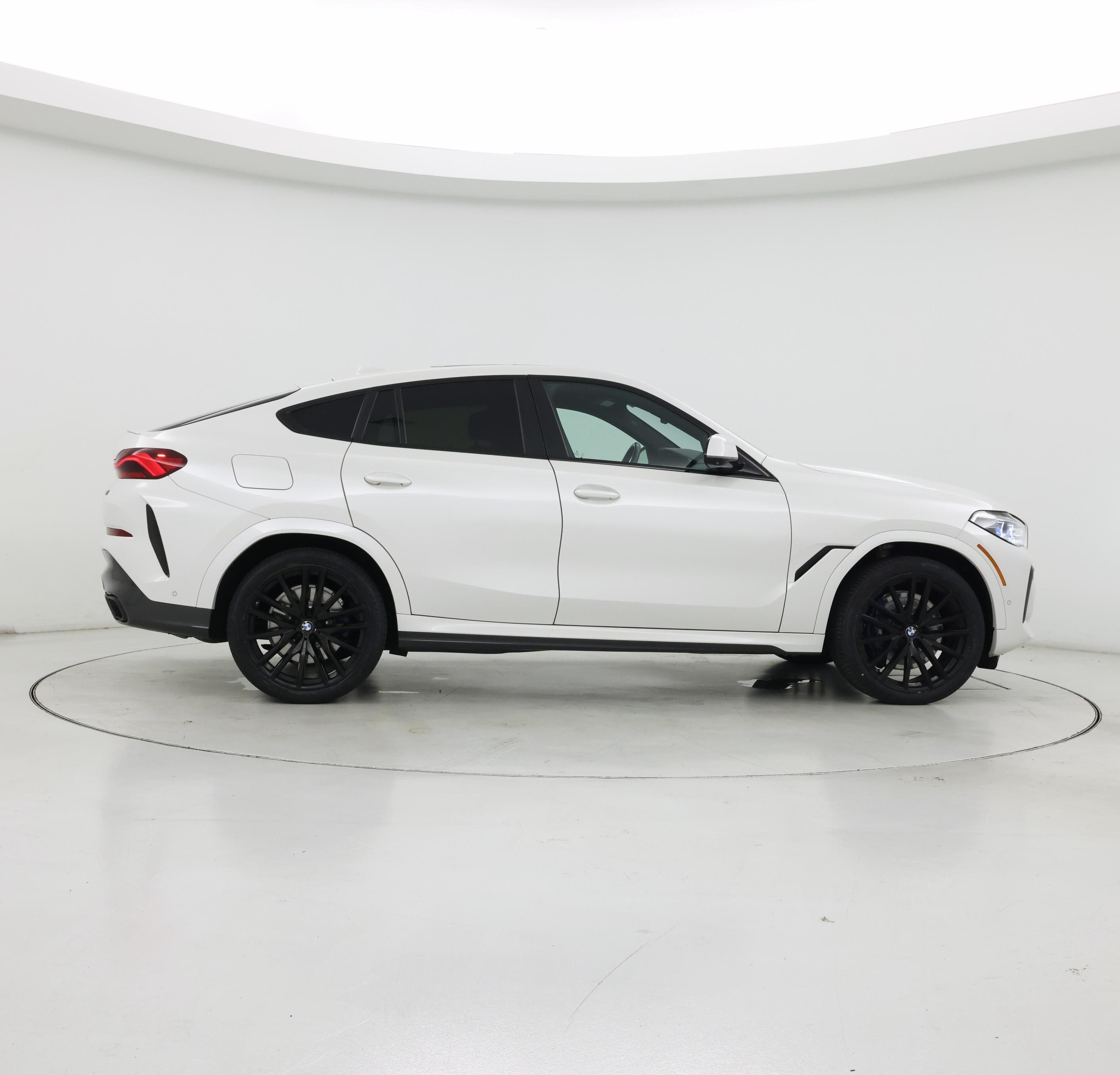 Thumbnail: 2021 BMW X6 - 7