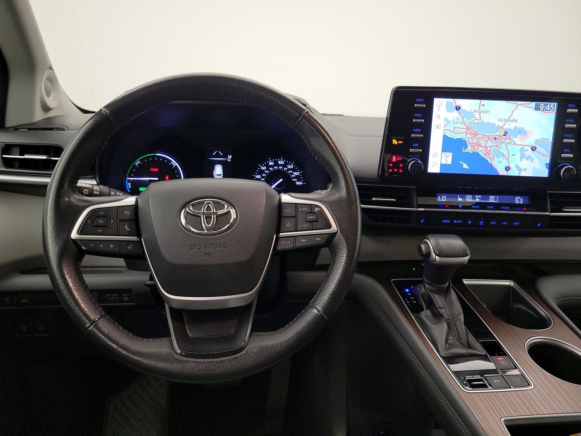 Thumbnail: 2021 Toyota Sienna - 10