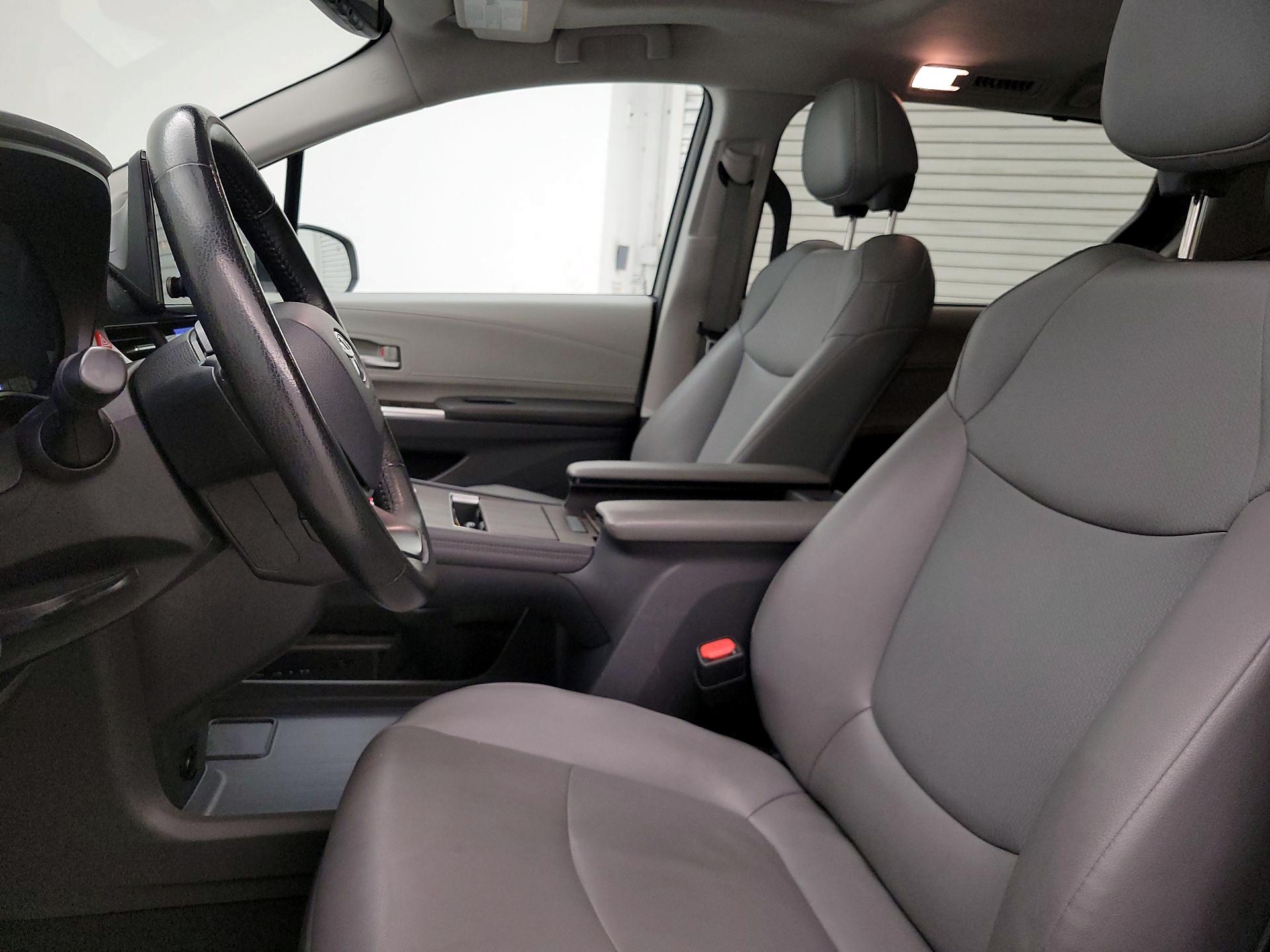 Thumbnail: 2021 Toyota Sienna - 11
