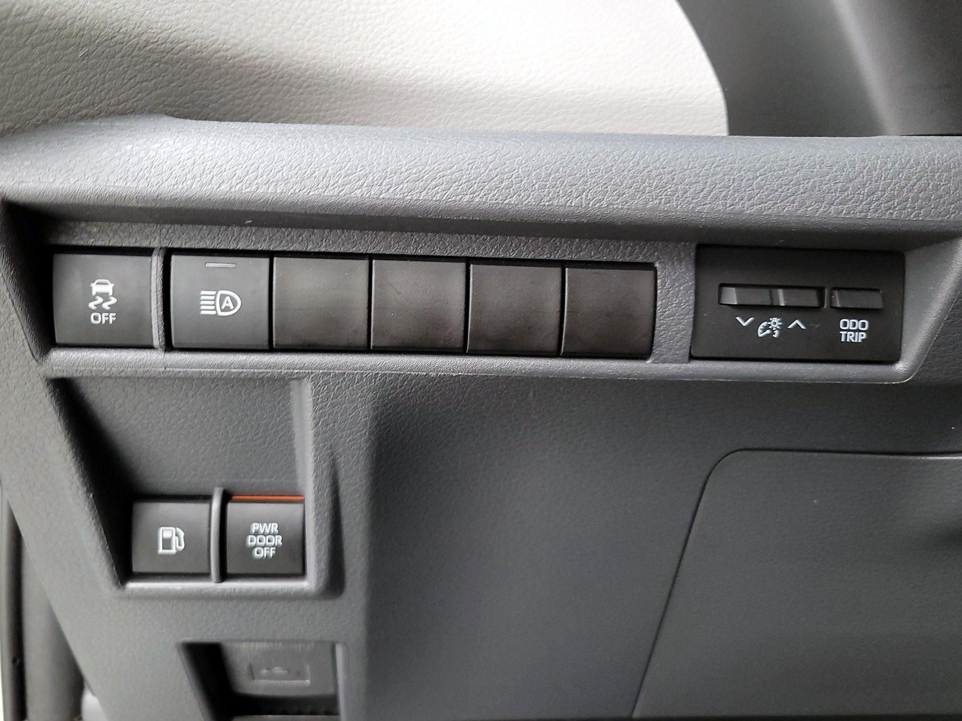 Thumbnail: 2021 Toyota Sienna - 13