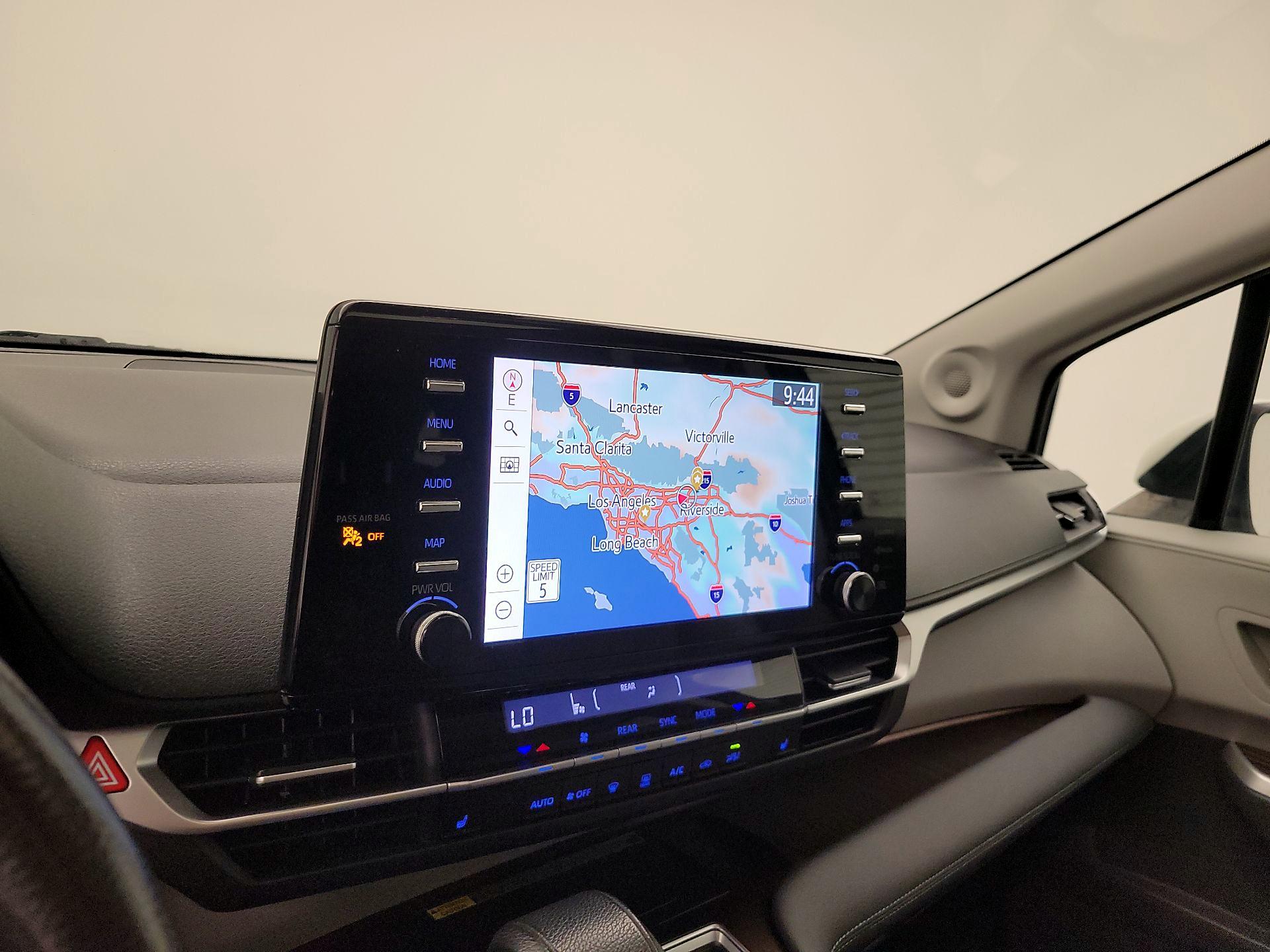 Thumbnail: 2021 Toyota Sienna - 14