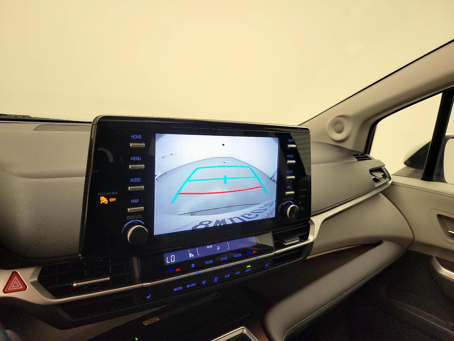 Thumbnail: 2021 Toyota Sienna - 15