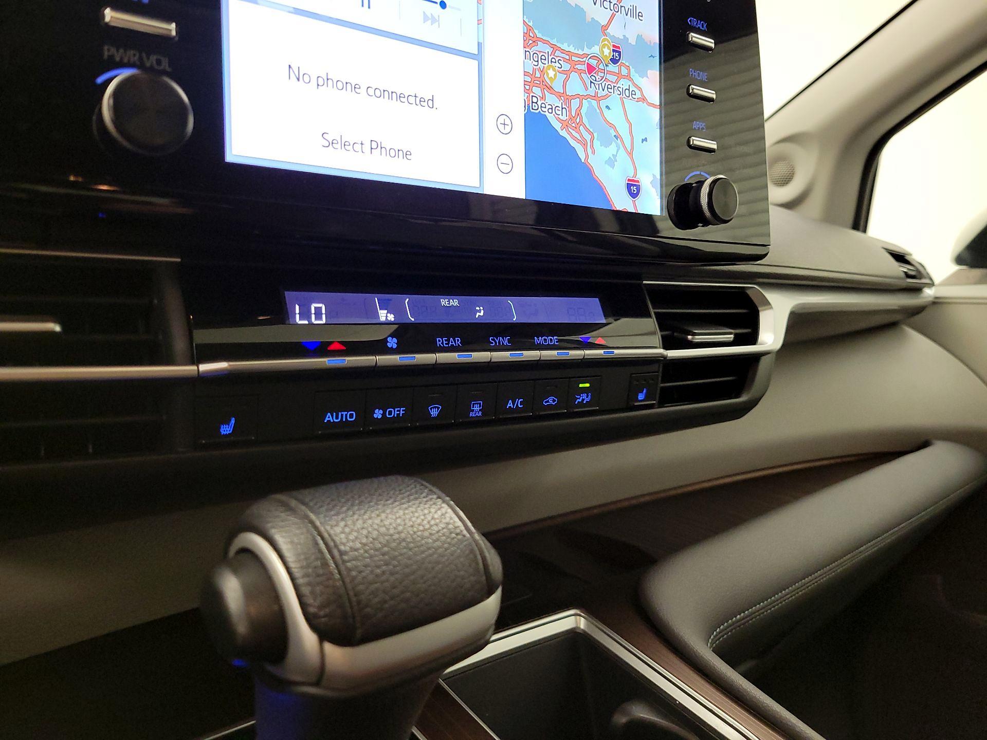 Thumbnail: 2021 Toyota Sienna - 17