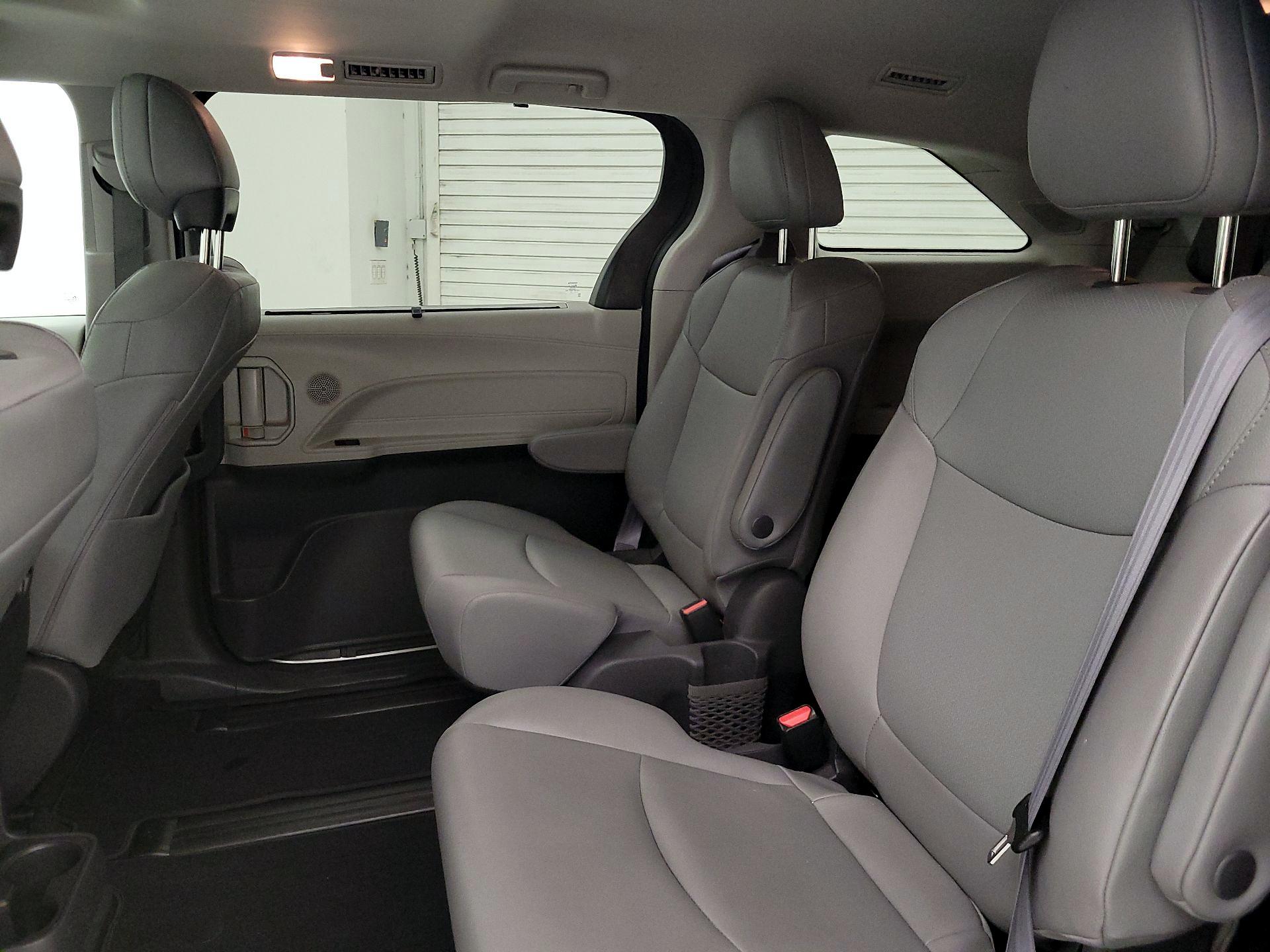 Thumbnail: 2021 Toyota Sienna - 20