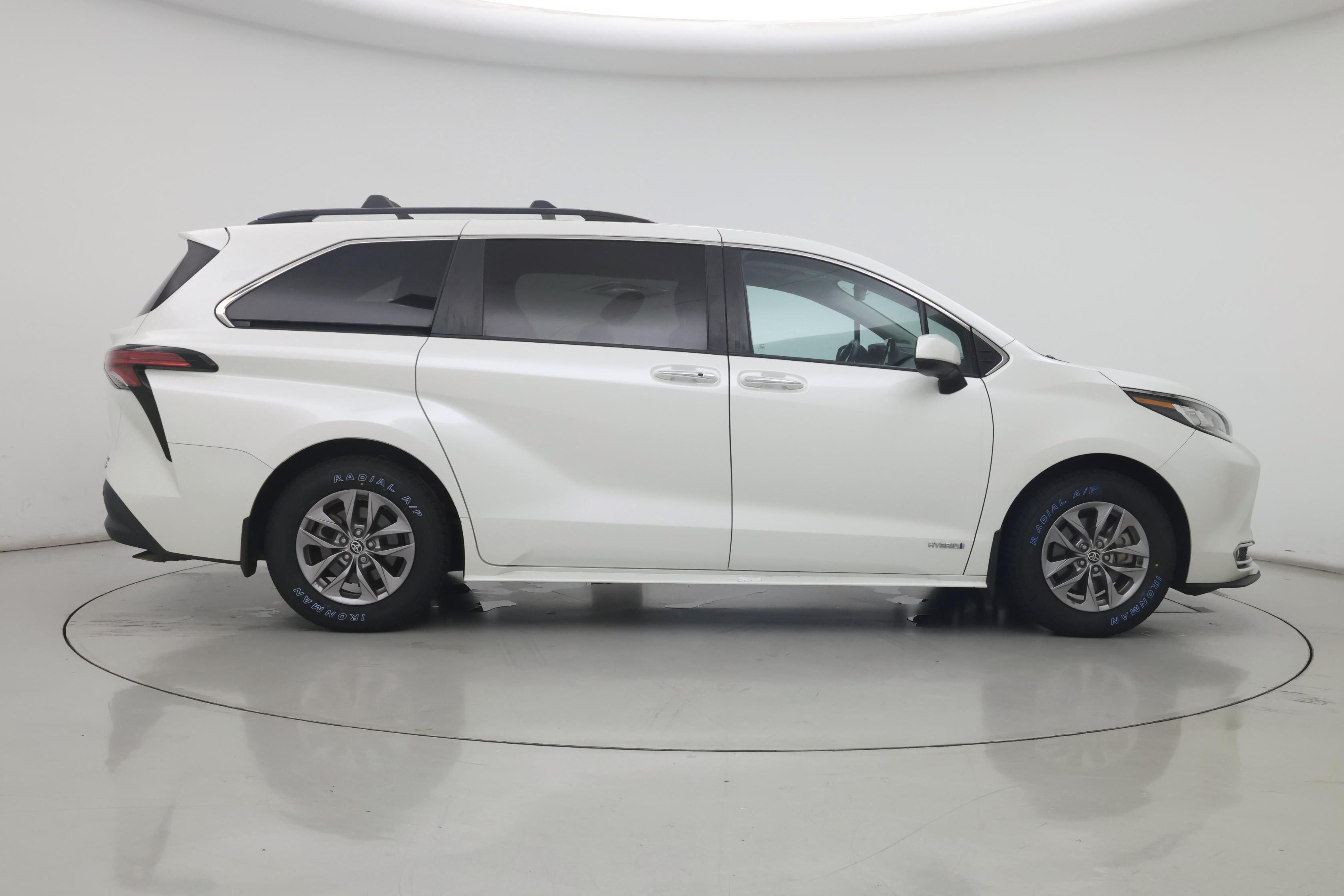 Thumbnail: 2021 Toyota Sienna - 7
