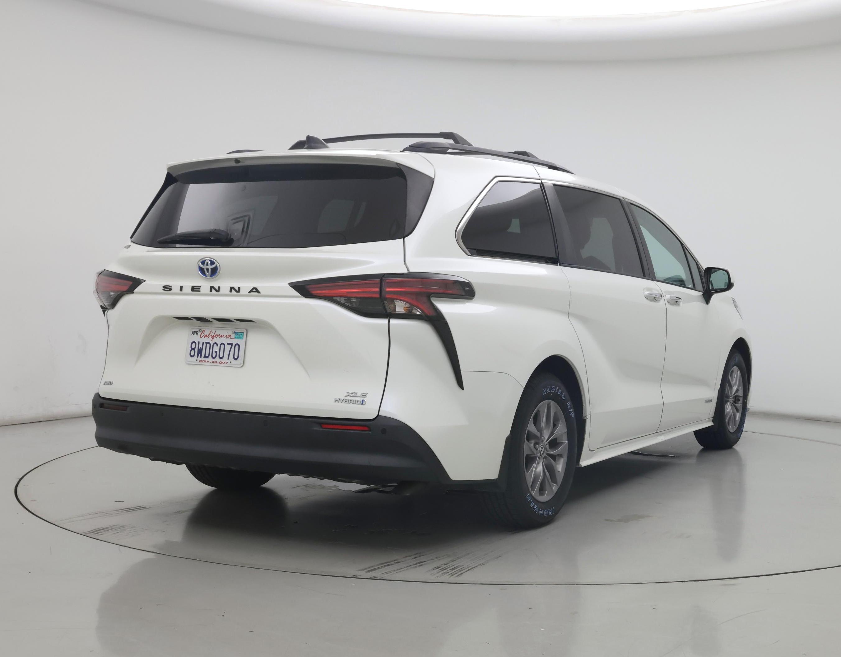 Thumbnail: 2021 Toyota Sienna - 8